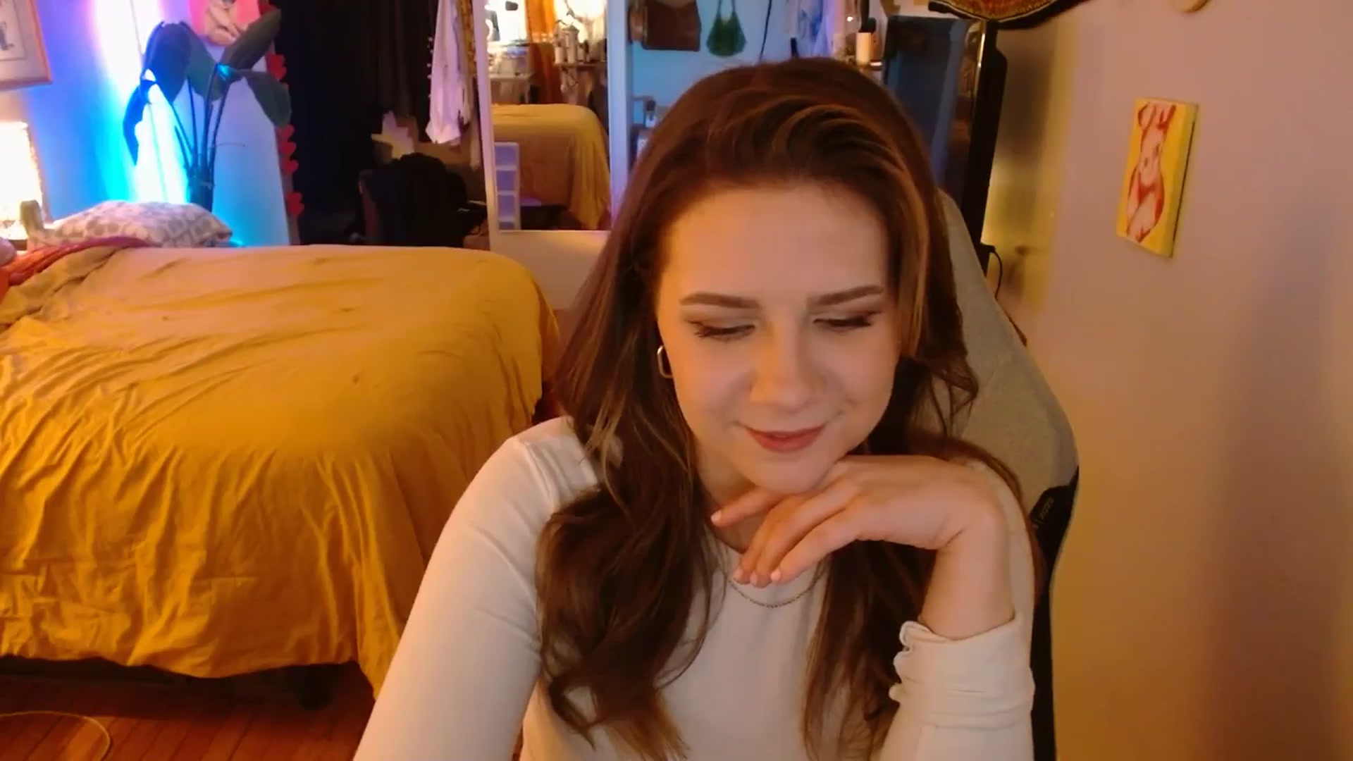 Gallery image thumbnail from Sweetestlilly's myfreecams stream on, 12/15/2024, 04:59 image 3 of 20