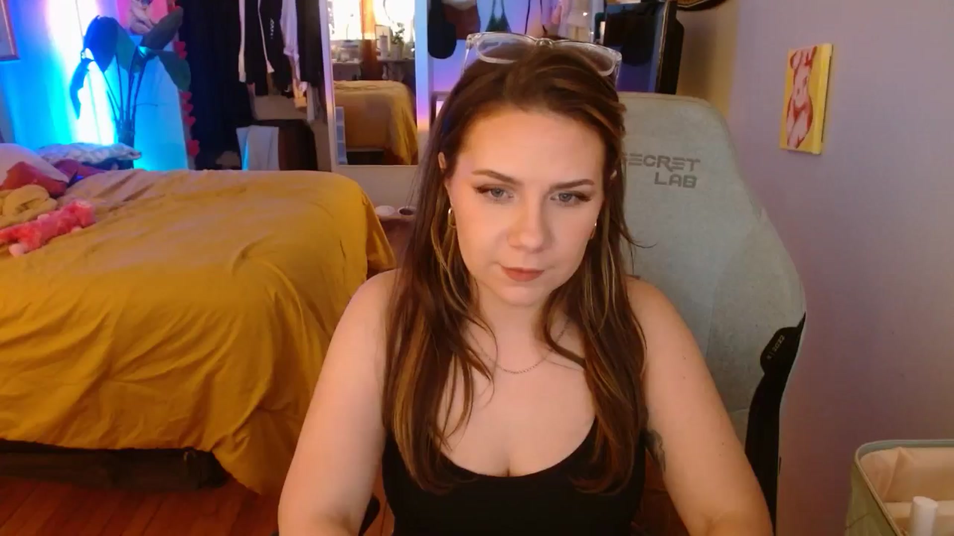 Gallery image thumbnail from Sweetestlilly's myfreecams stream on, 12/20/2024, 06:29 image 6 of 20