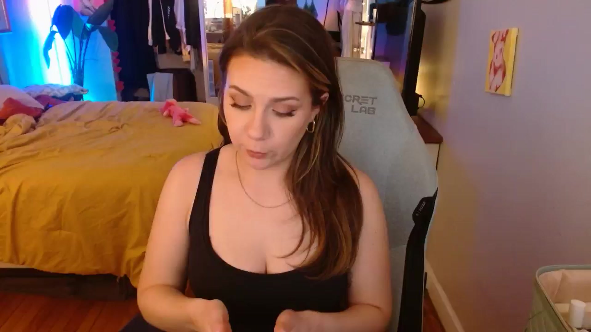 Gallery image thumbnail from Sweetestlilly's myfreecams stream on, 12/20/2024, 06:29 image 10 of 20