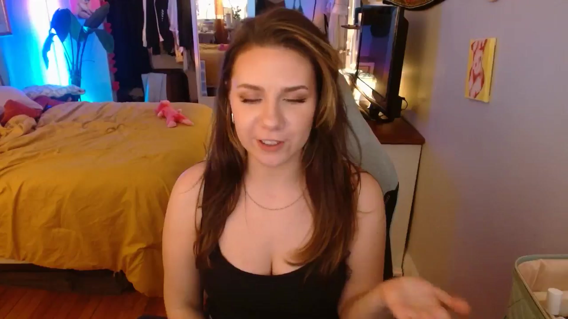 Gallery image thumbnail from Sweetestlilly's myfreecams stream on, 12/20/2024, 06:29 image 13 of 20