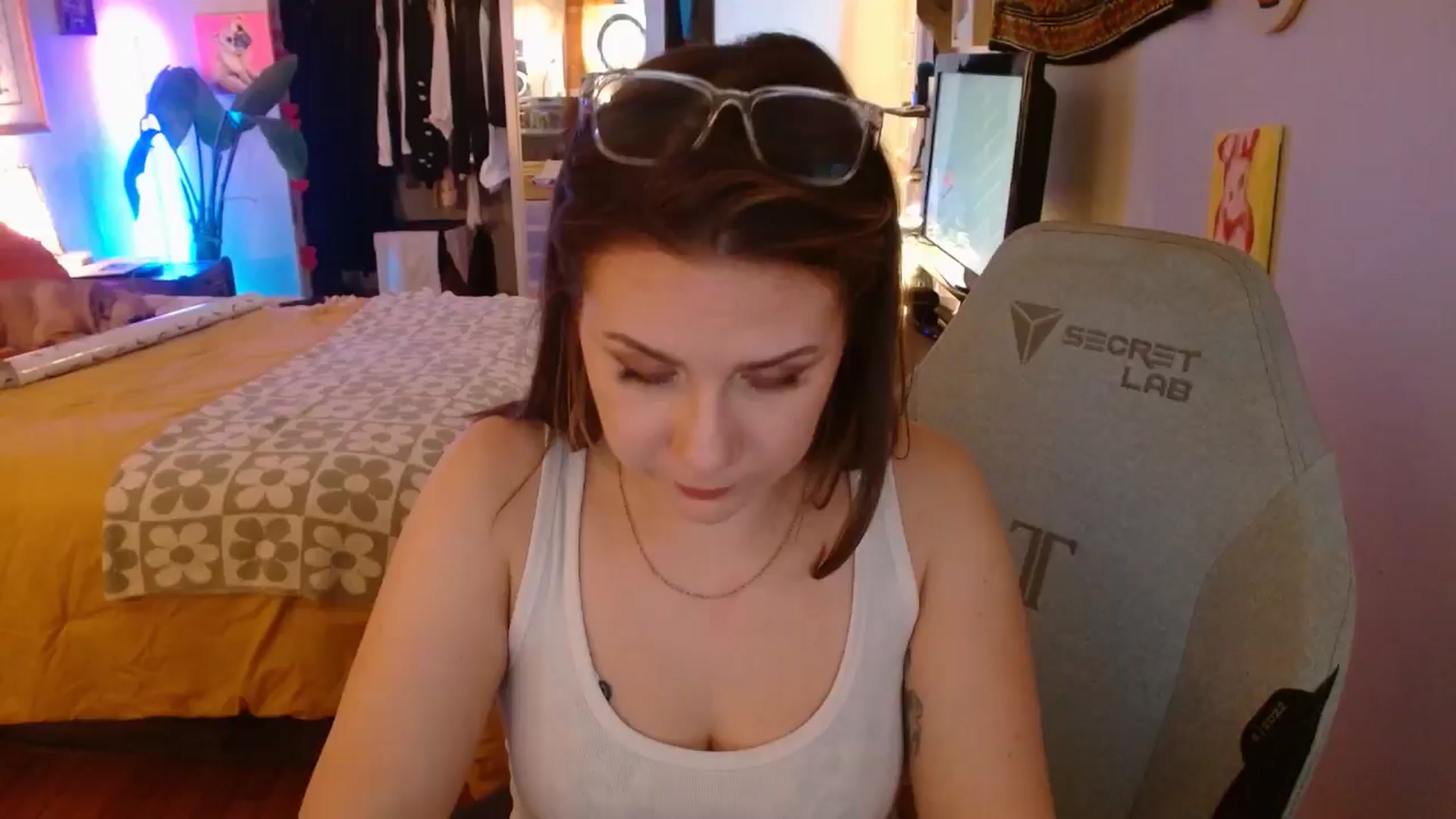 Gallery image thumbnail from Sweetestlilly's myfreecams stream on, 12/24/2024, 04:47 image 1 of 20