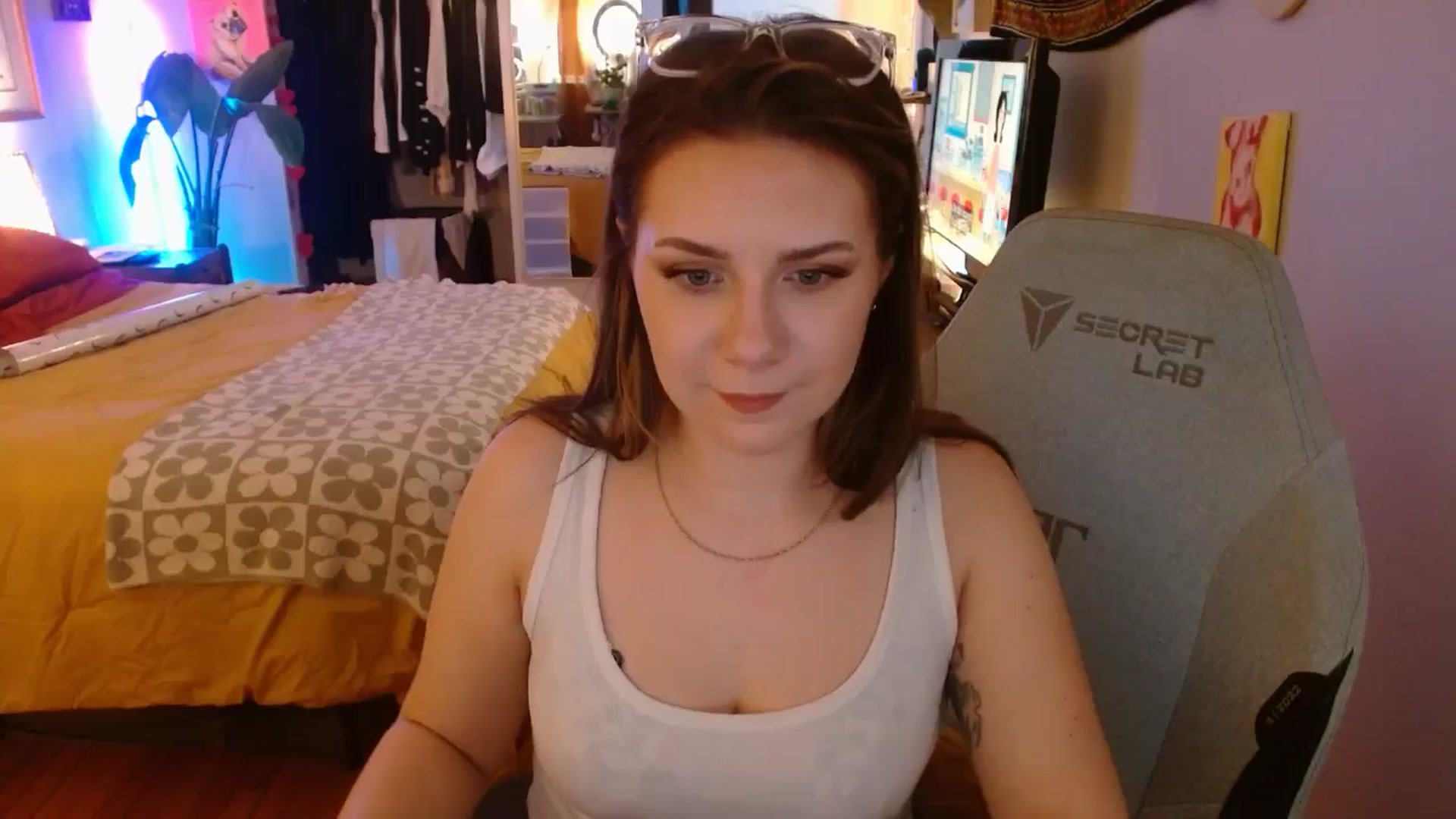 Gallery image thumbnail from Sweetestlilly's myfreecams stream on, 12/24/2024, 04:47 image 3 of 20