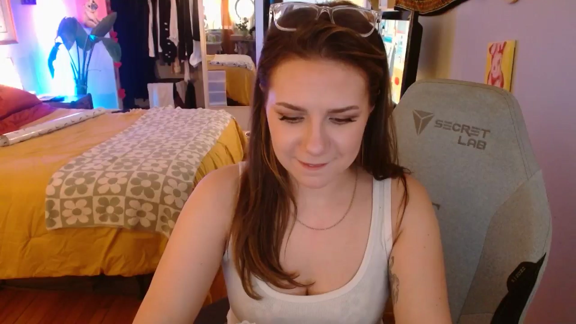 Gallery image thumbnail from Sweetestlilly's myfreecams stream on, 12/24/2024, 04:47 image 5 of 20