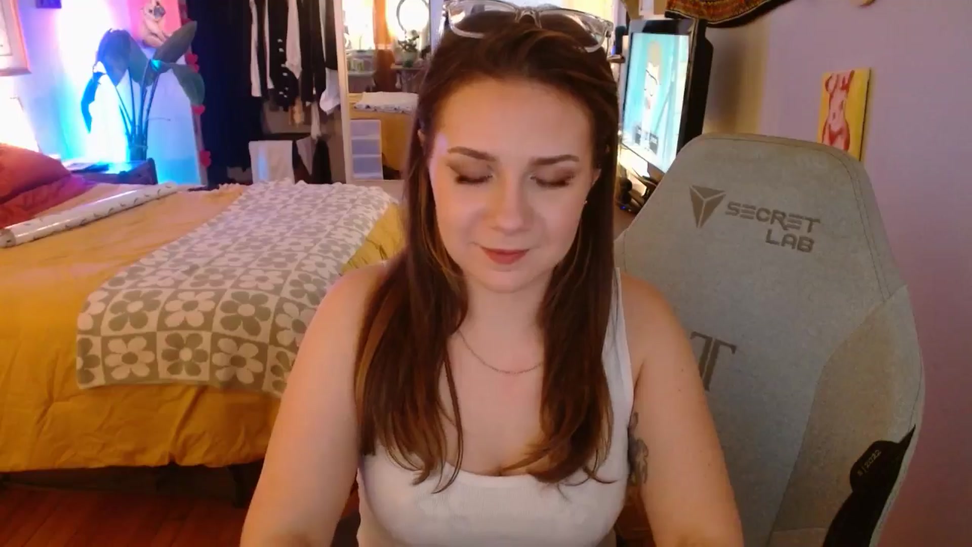 Gallery image thumbnail from Sweetestlilly's myfreecams stream on, 12/24/2024, 04:47 image 4 of 20
