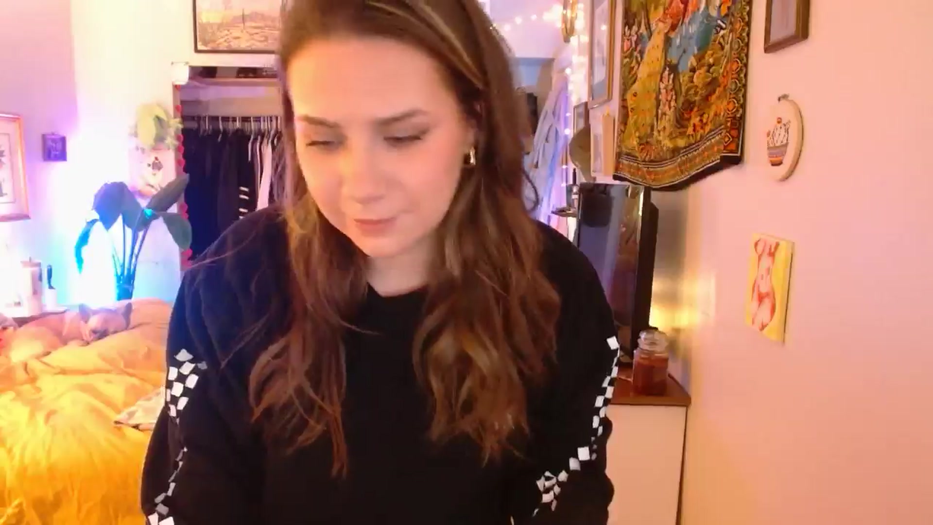 Gallery image thumbnail from Sweetestlilly's myfreecams stream on, 01/06/2025, 03:38 image 8 of 20