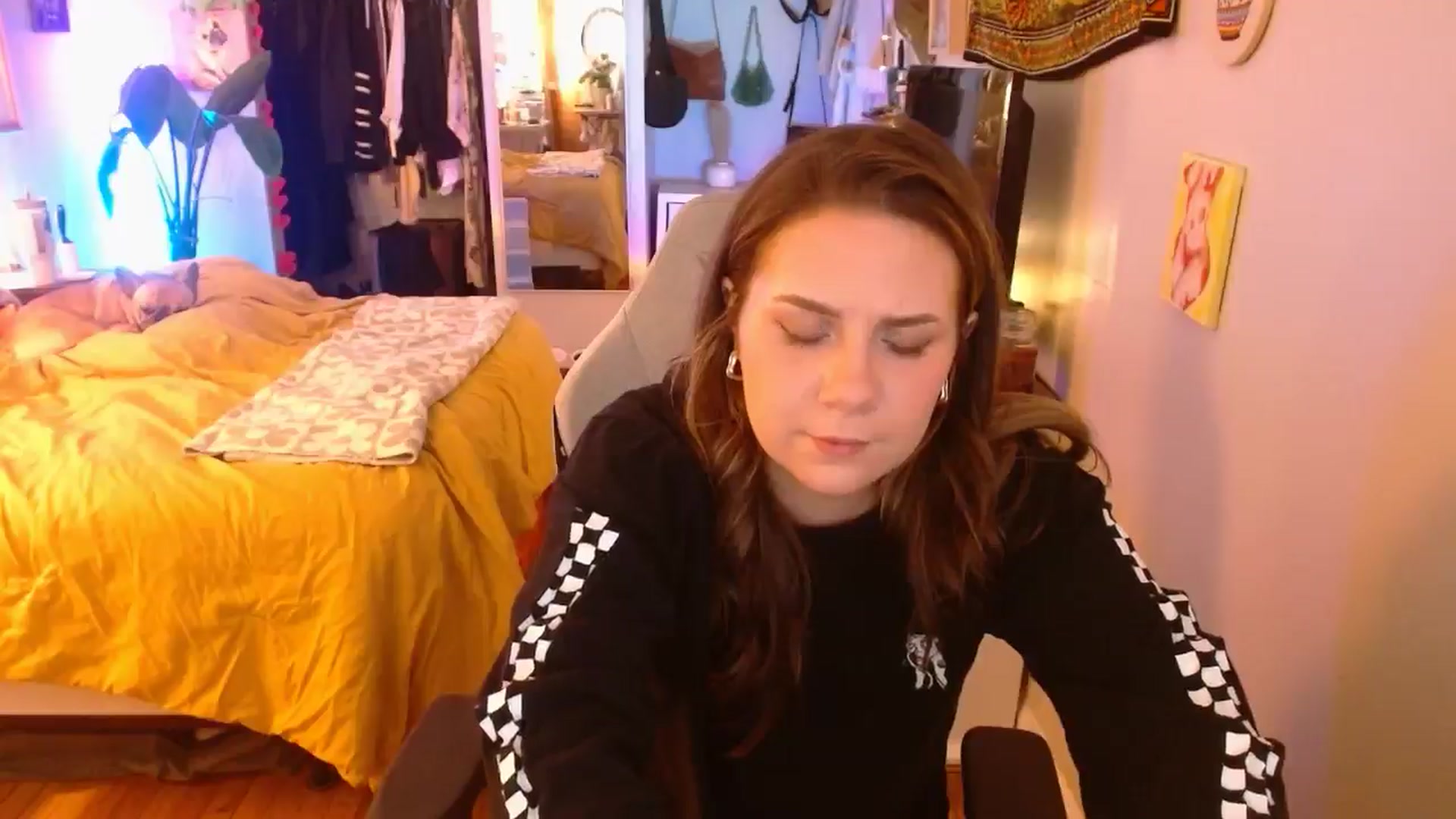 Gallery image thumbnail from Sweetestlilly's myfreecams stream on, 01/06/2025, 03:38 image 18 of 20