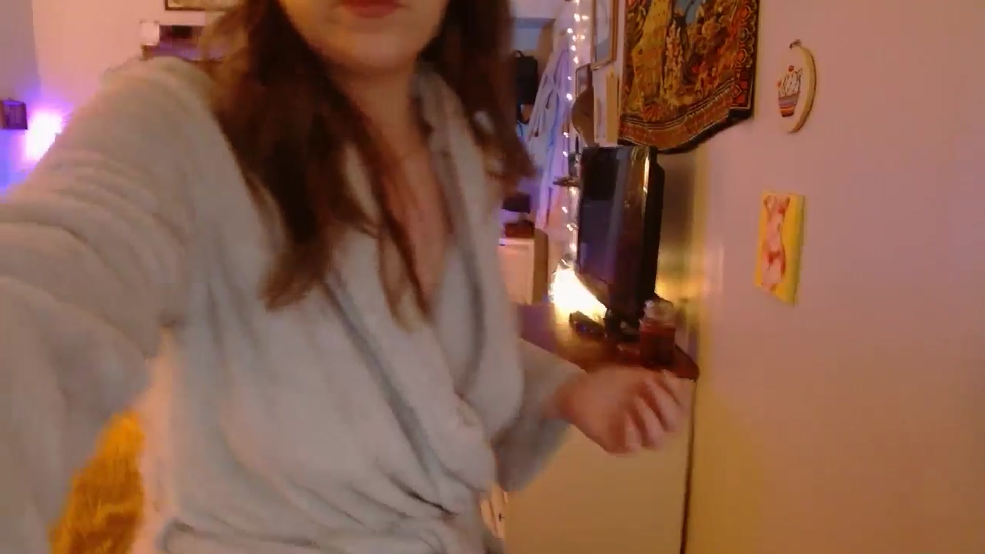 Gallery image thumbnail from Sweetestlilly's myfreecams stream on, 01/06/2025, 03:38 image 5 of 20
