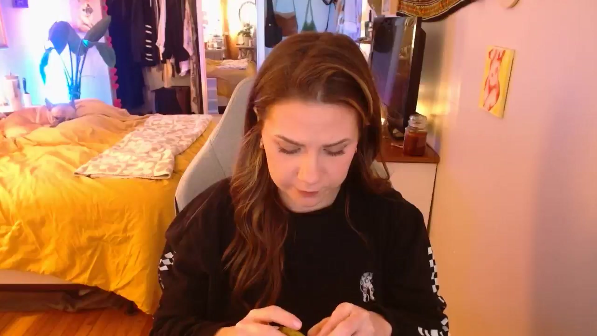 Gallery image thumbnail from Sweetestlilly's myfreecams stream on, 01/06/2025, 03:38 image 12 of 20