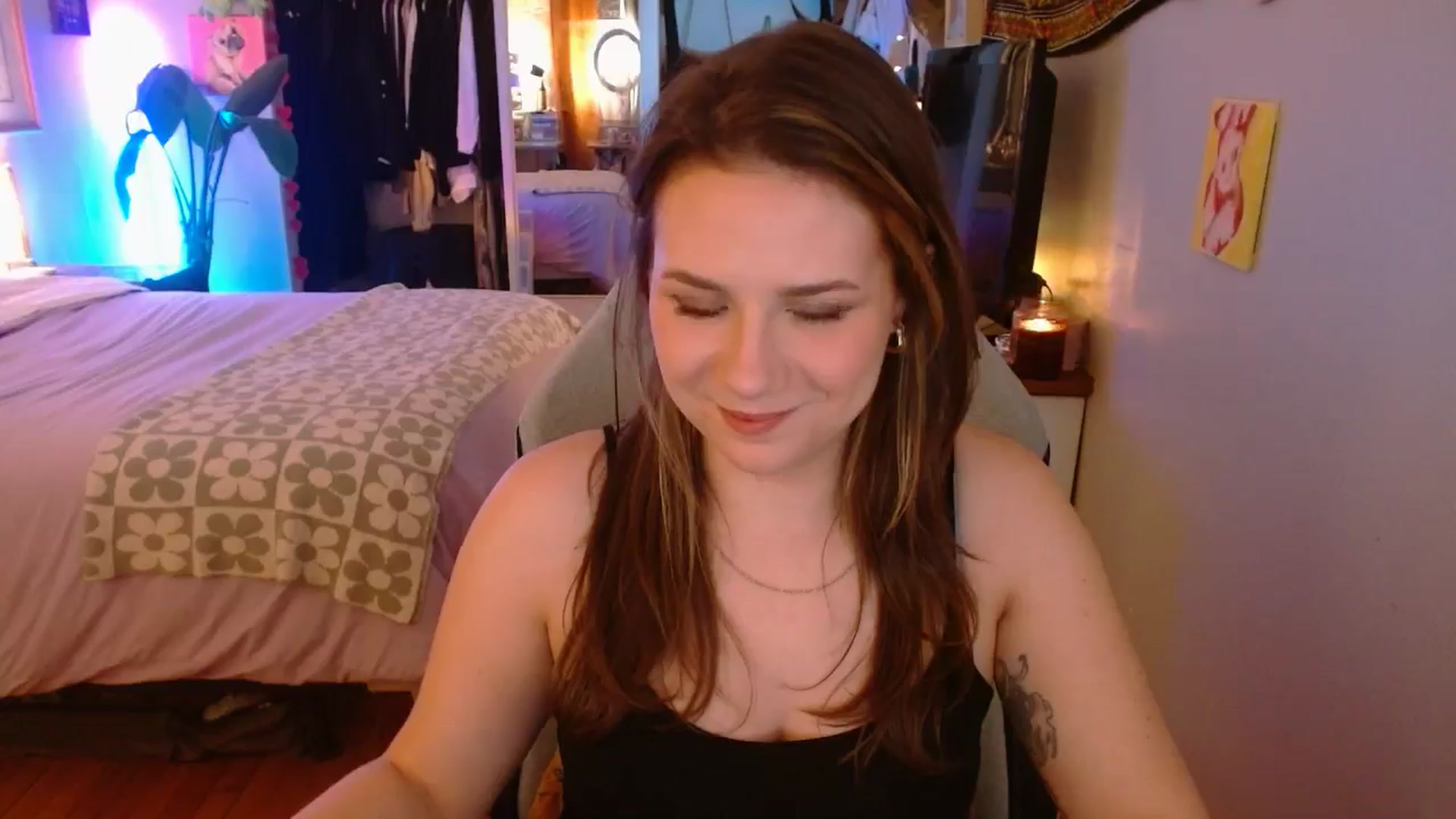 Gallery image thumbnail from Sweetestlilly's myfreecams stream on, 01/08/2025, 05:21 image 18 of 20