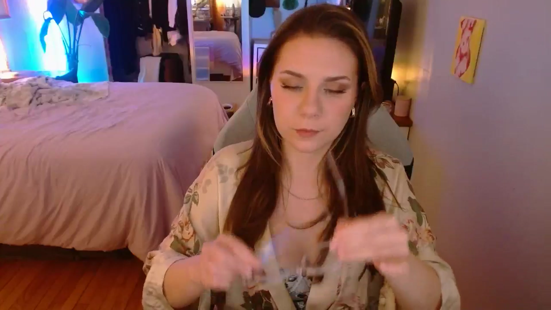 Gallery image thumbnail from Sweetestlilly's myfreecams stream on, 01/09/2025, 03:47 image 15 of 20