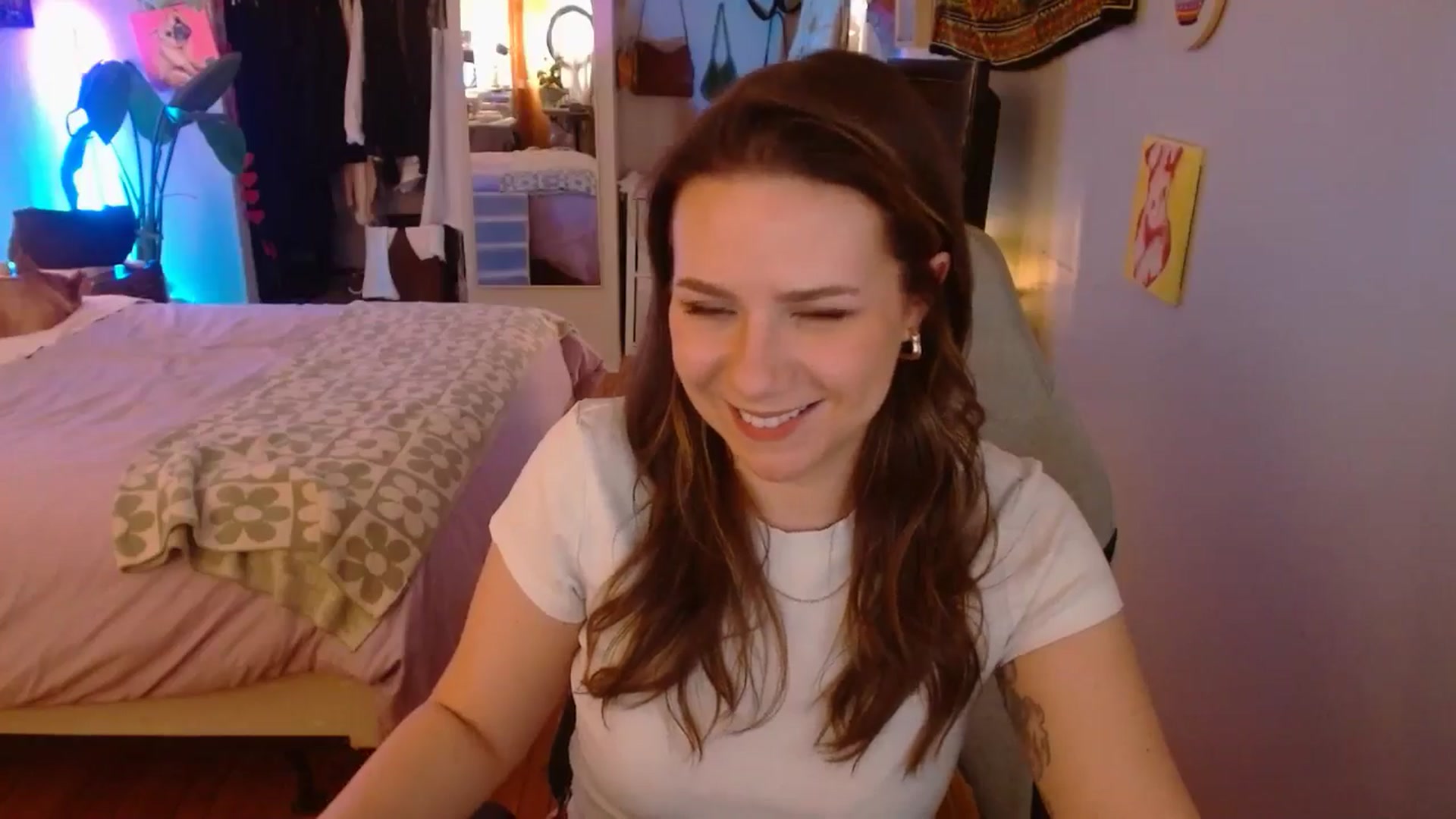 Gallery image thumbnail from Sweetestlilly's myfreecams stream on, 01/17/2025, 04:19 image 12 of 20
