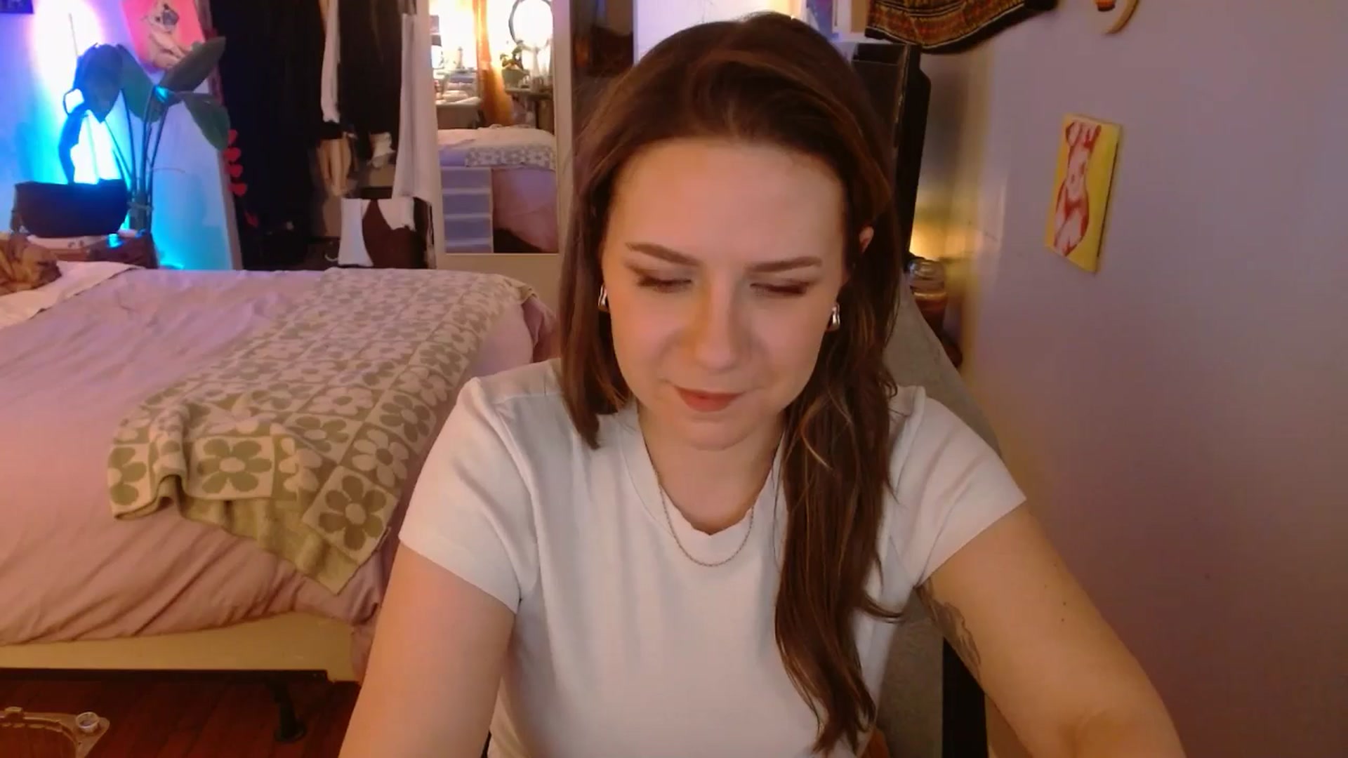 Gallery image thumbnail from Sweetestlilly's myfreecams stream on, 01/17/2025, 04:19 image 16 of 20