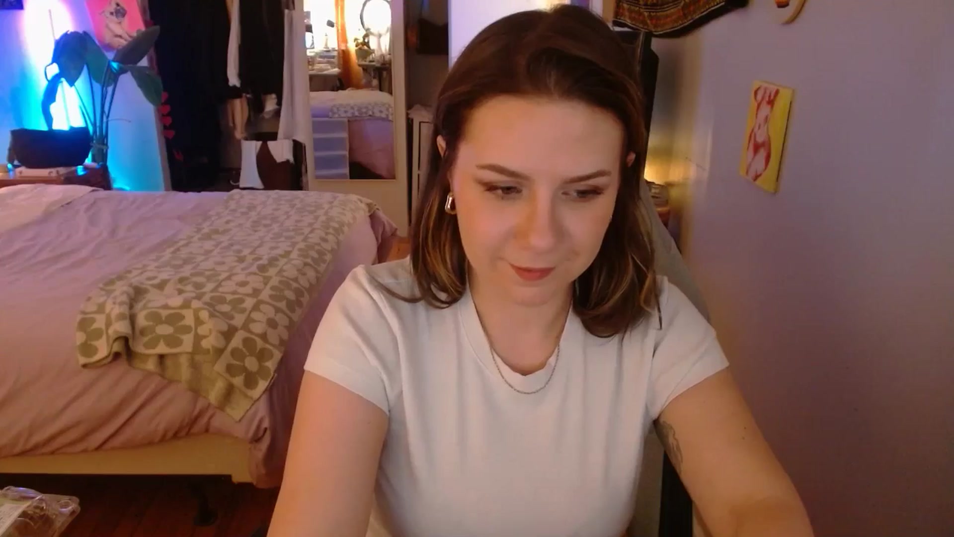 Gallery image thumbnail from Sweetestlilly's myfreecams stream on, 01/17/2025, 04:19 image 14 of 20