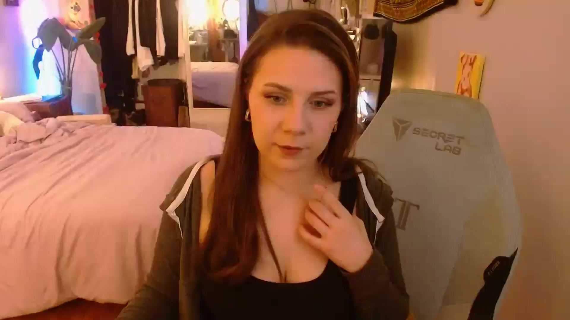 Gallery image thumbnail from Sweetestlilly's myfreecams stream on, 02/19/2025, 03:31 image 15 of 20