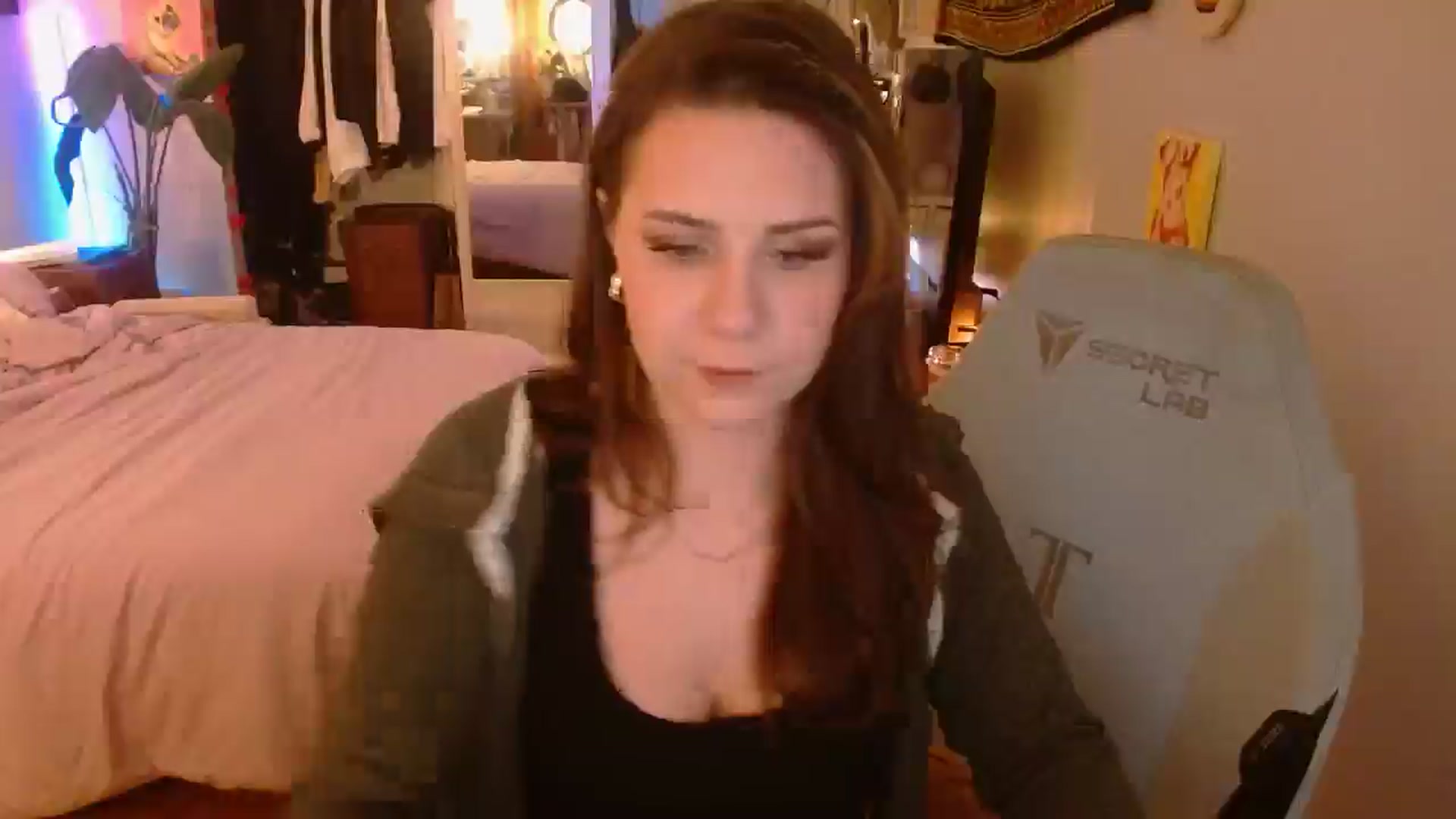 Gallery image thumbnail from Sweetestlilly's myfreecams stream on, 02/19/2025, 03:31 image 5 of 20