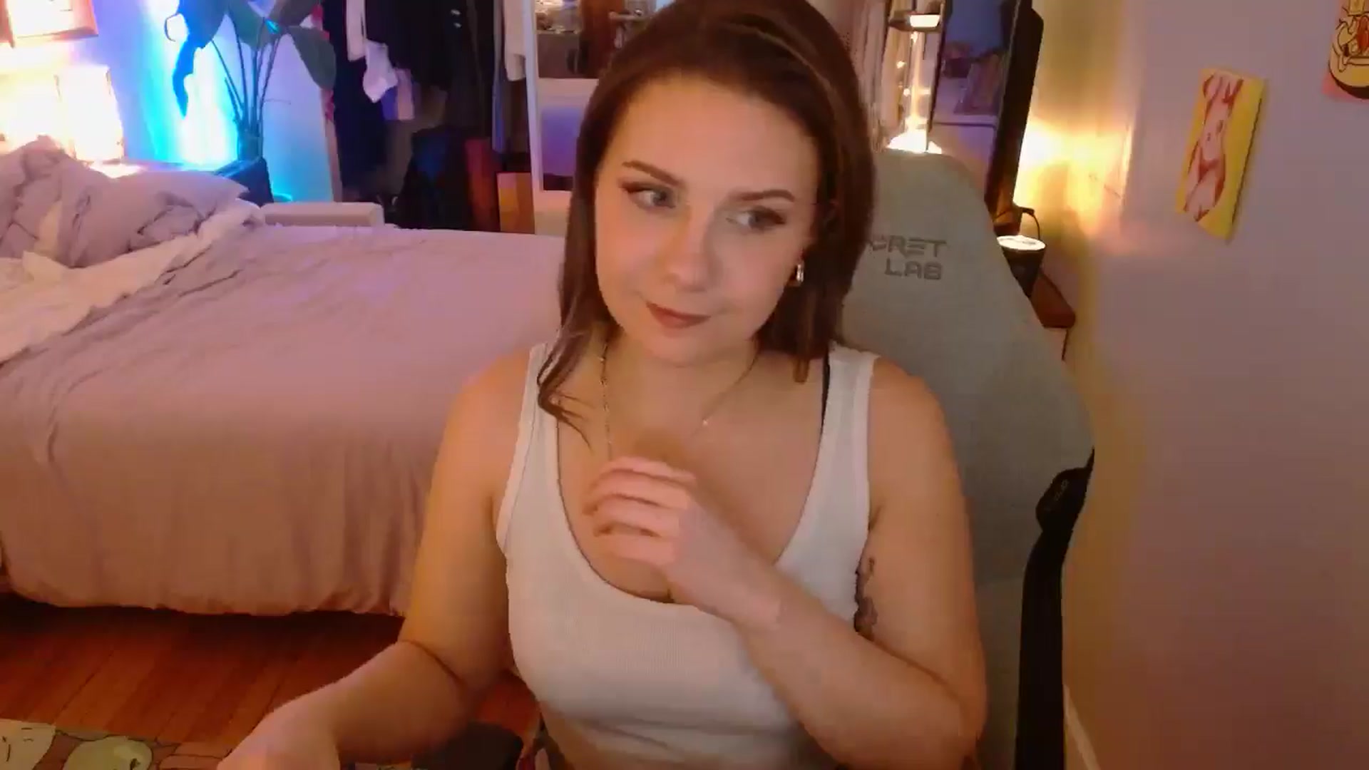 Gallery image thumbnail from Sweetestlilly's myfreecams stream on, 03/13/2025, 03:46 image 10 of 20