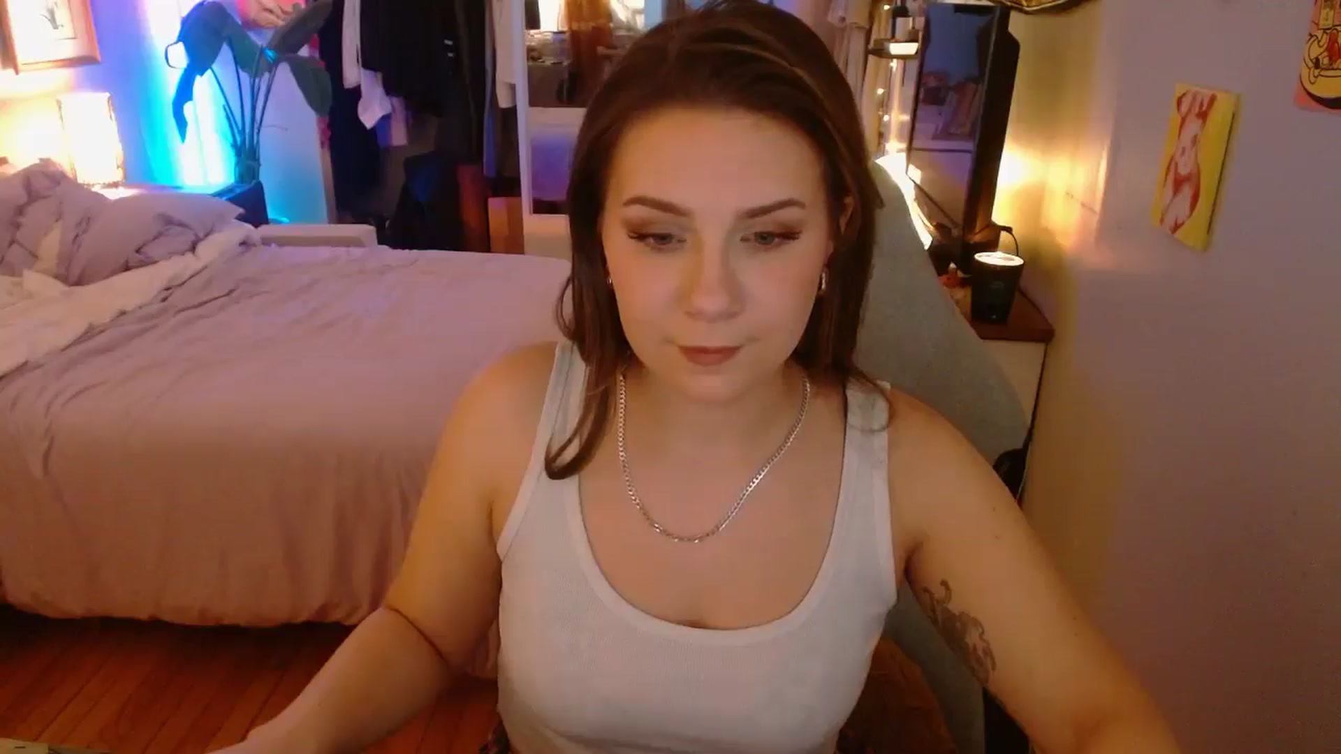 Gallery image thumbnail from Sweetestlilly's myfreecams stream on, 03/13/2025, 03:46 image 6 of 20