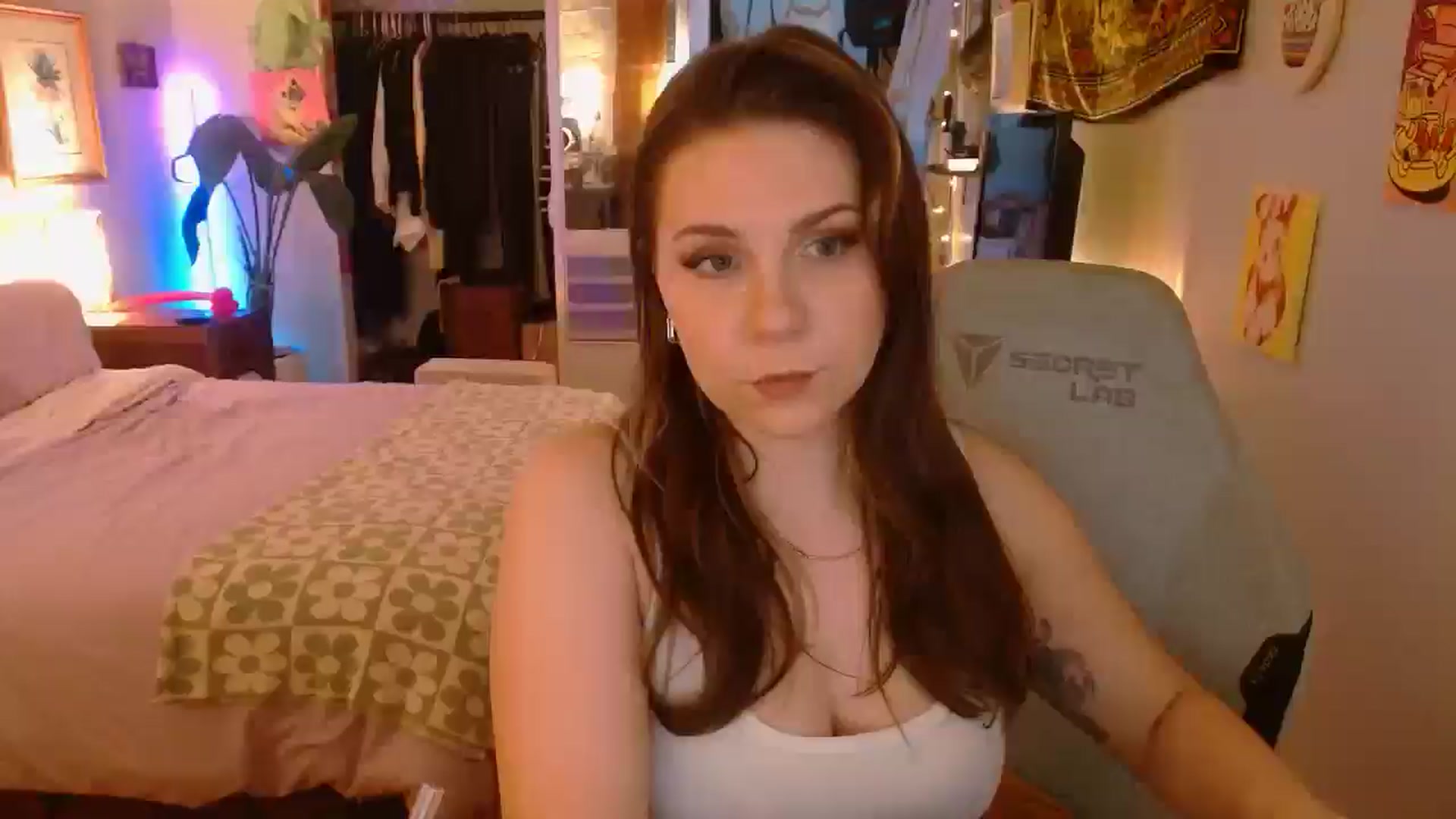 Gallery image thumbnail from Sweetestlilly's myfreecams stream on, 03/20/2025, 03:31 image 4 of 20