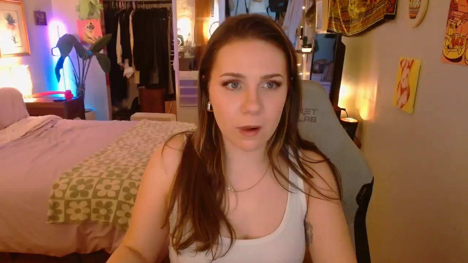 Gallery image thumbnail from Sweetestlilly's myfreecams stream on, 03/20/2025, 03:31 image 8 of 20