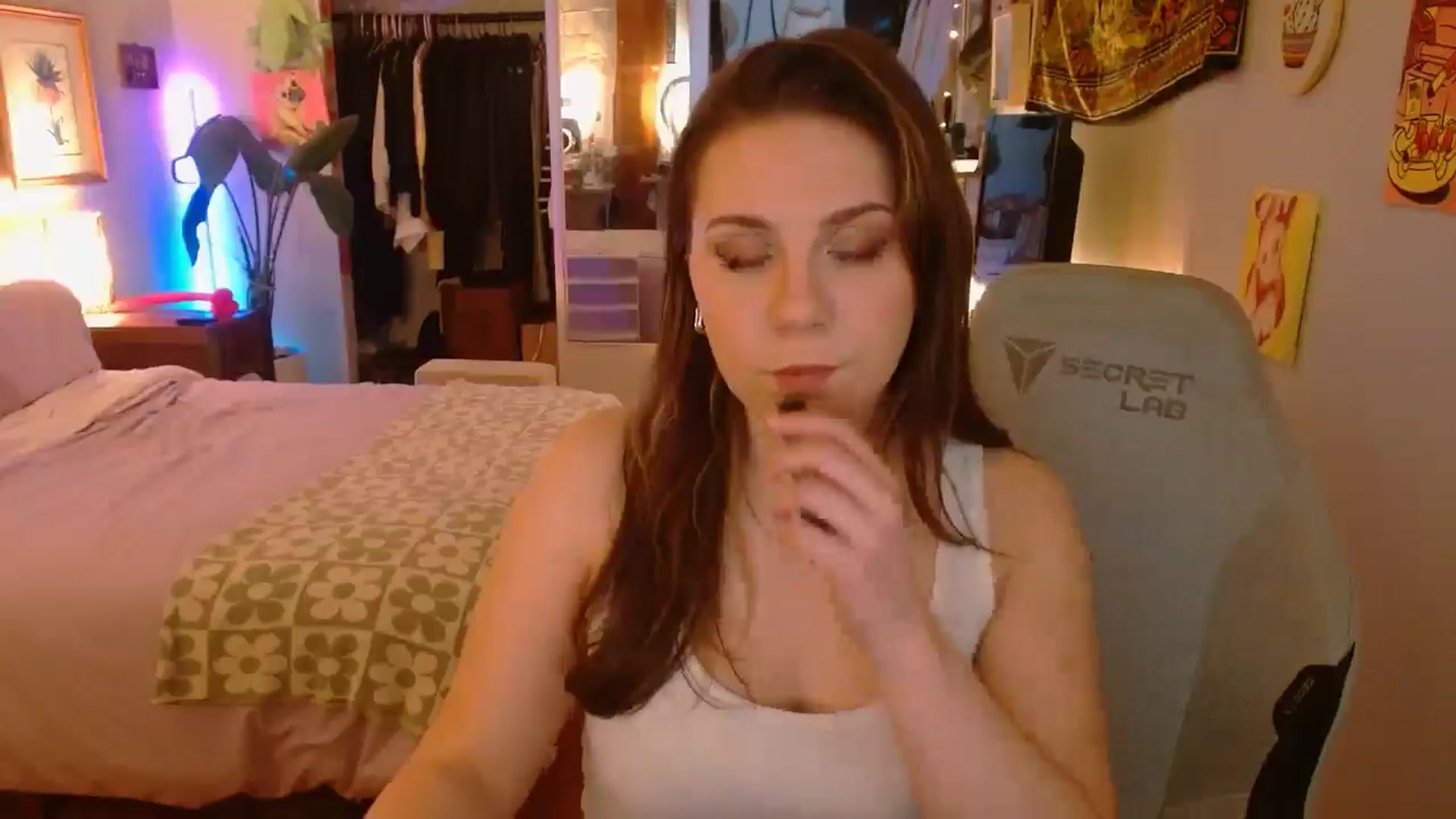 Gallery image thumbnail from Sweetestlilly's myfreecams stream on, 03/20/2025, 03:31 image 3 of 20