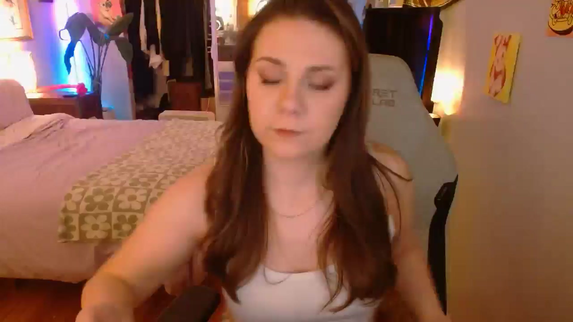 Gallery image thumbnail from Sweetestlilly's myfreecams stream on, 03/20/2025, 03:31 image 18 of 20