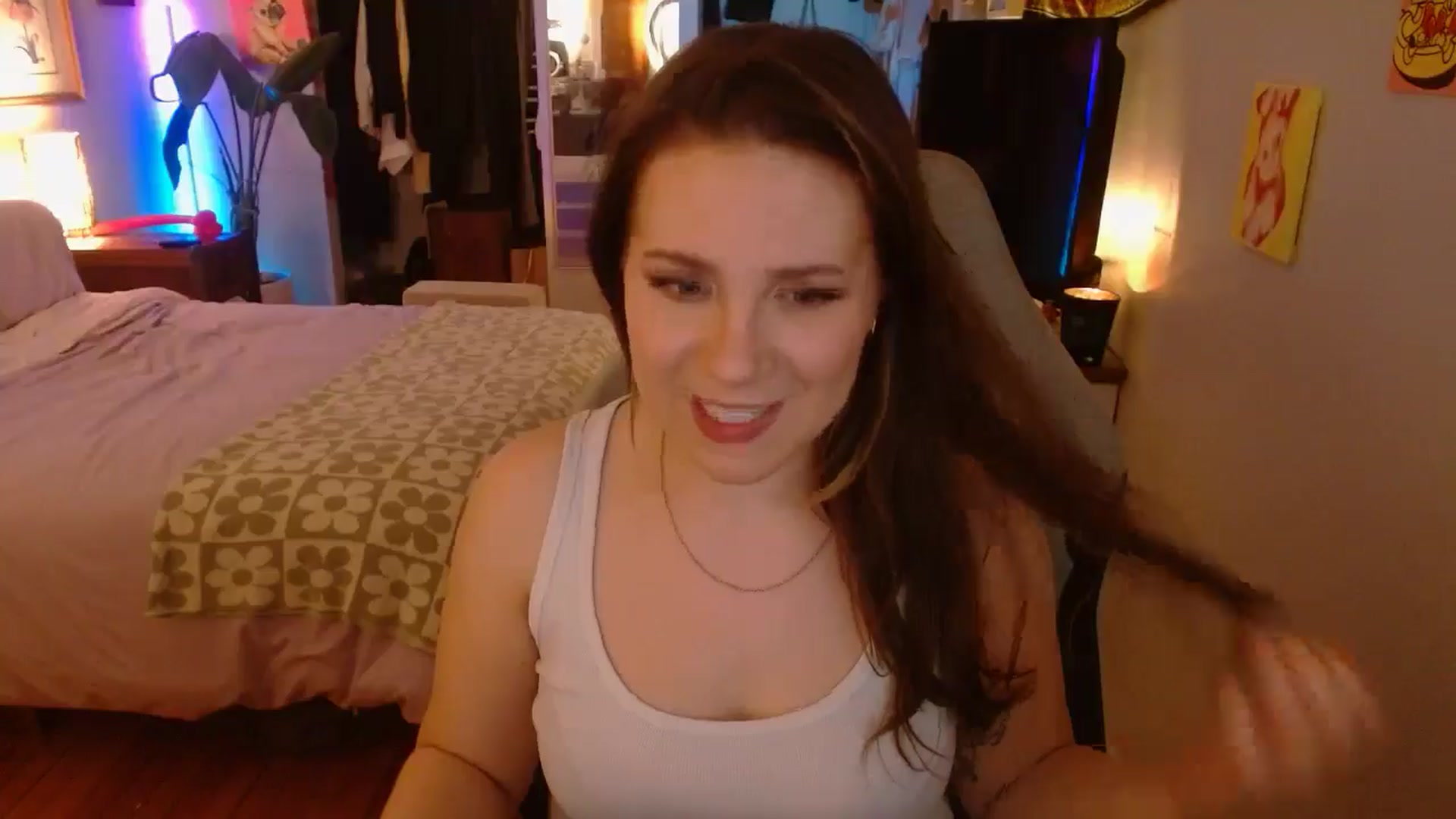 Gallery image thumbnail from Sweetestlilly's myfreecams stream on, 03/20/2025, 03:31 image 15 of 20