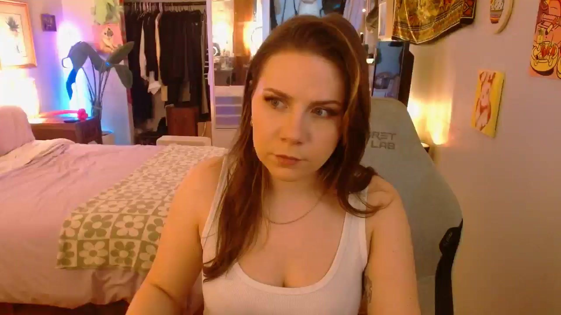 Gallery image thumbnail from Sweetestlilly's myfreecams stream on, 03/20/2025, 03:31 image 6 of 20
