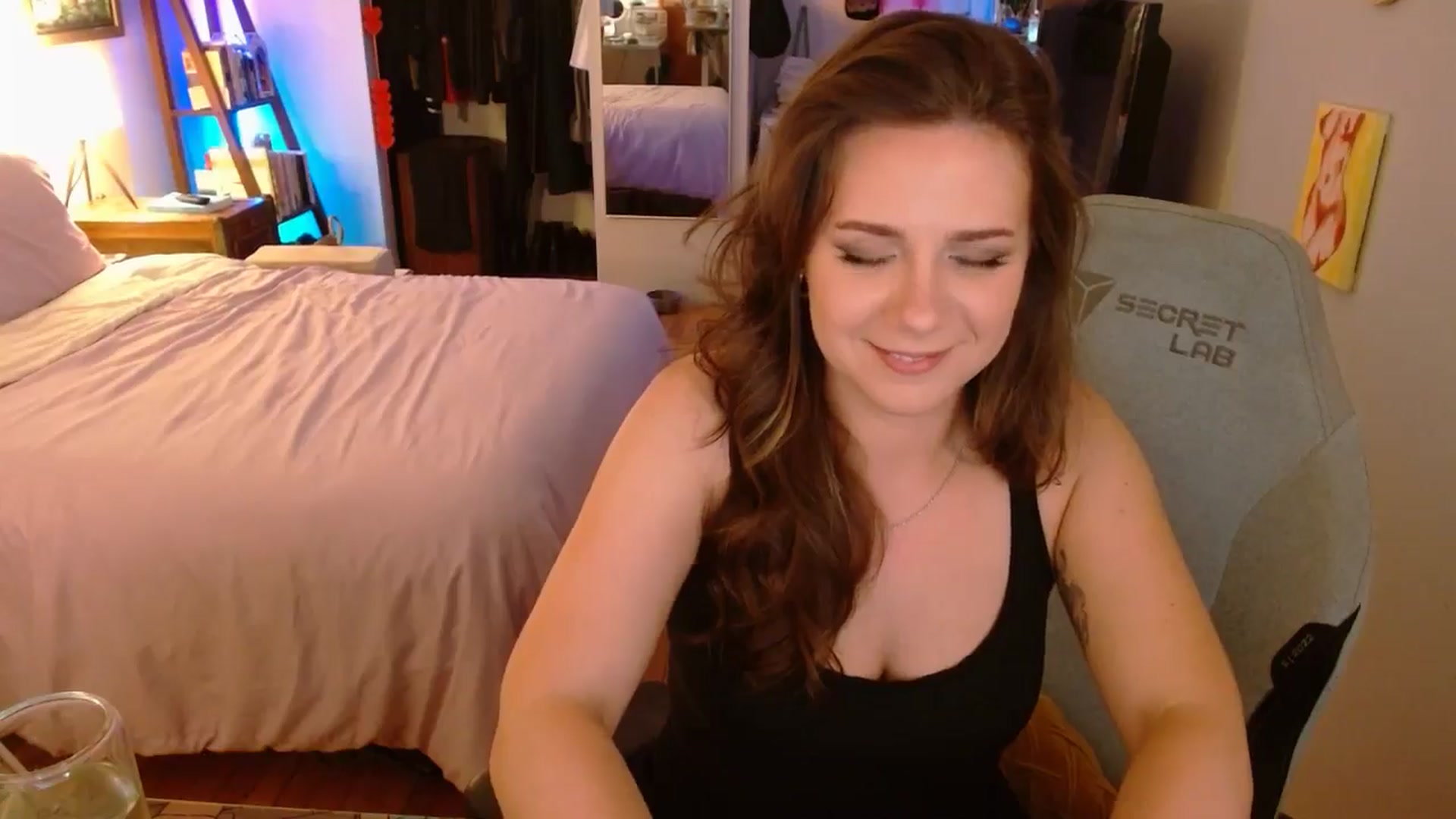 Gallery image thumbnail from Sweetestlilly's myfreecams stream on, 08/24/2025, 02:28 image 3 of 20