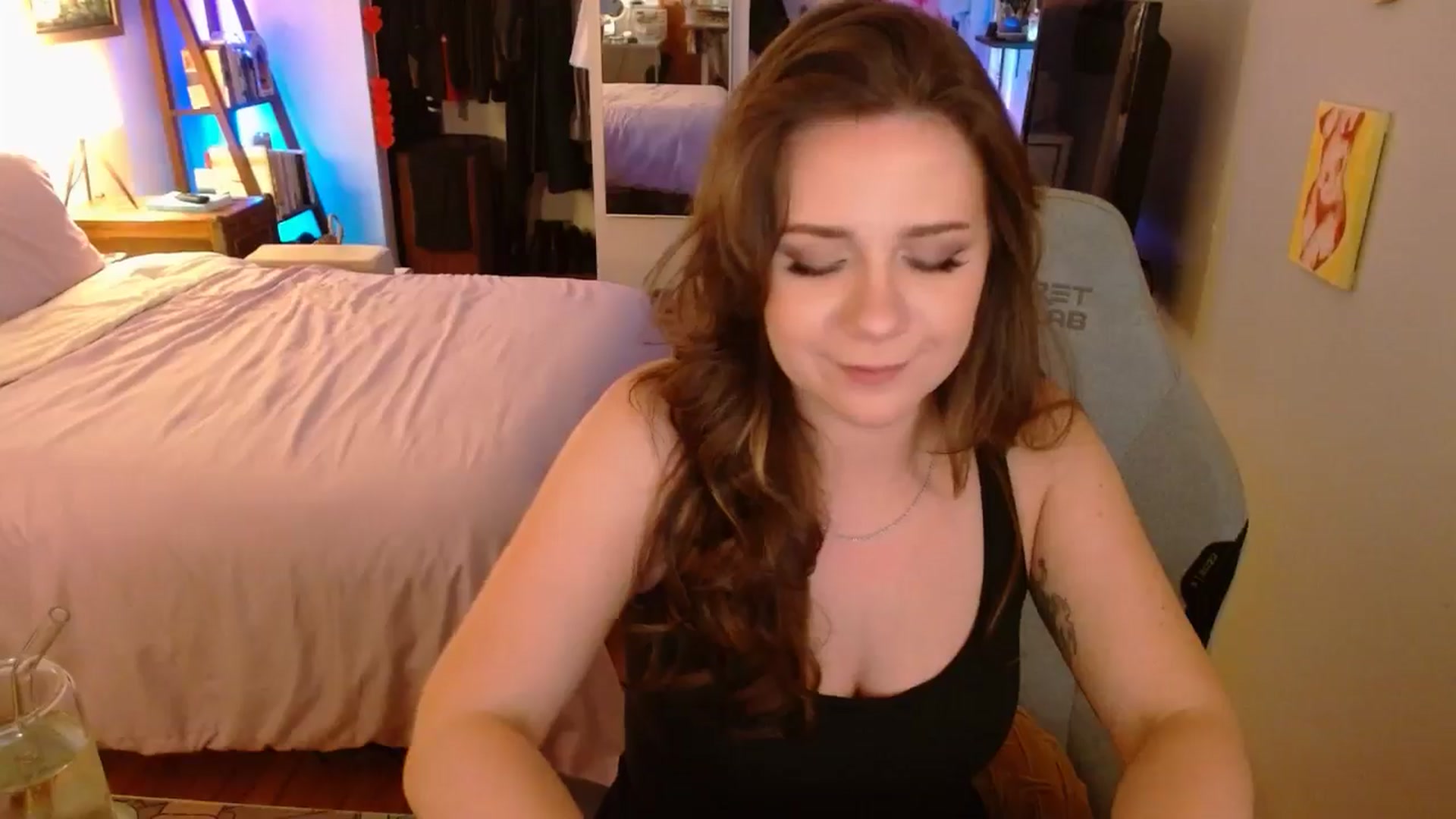 Gallery image thumbnail from Sweetestlilly's myfreecams stream on, 08/24/2025, 02:28 image 7 of 20