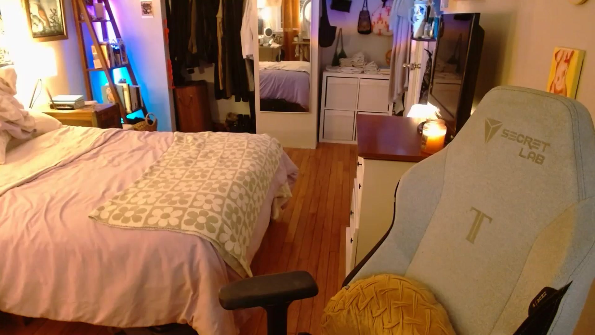 Gallery image thumbnail from Sweetestlilly's myfreecams stream on, 11/18/2025, 24:51 image 8 of 20