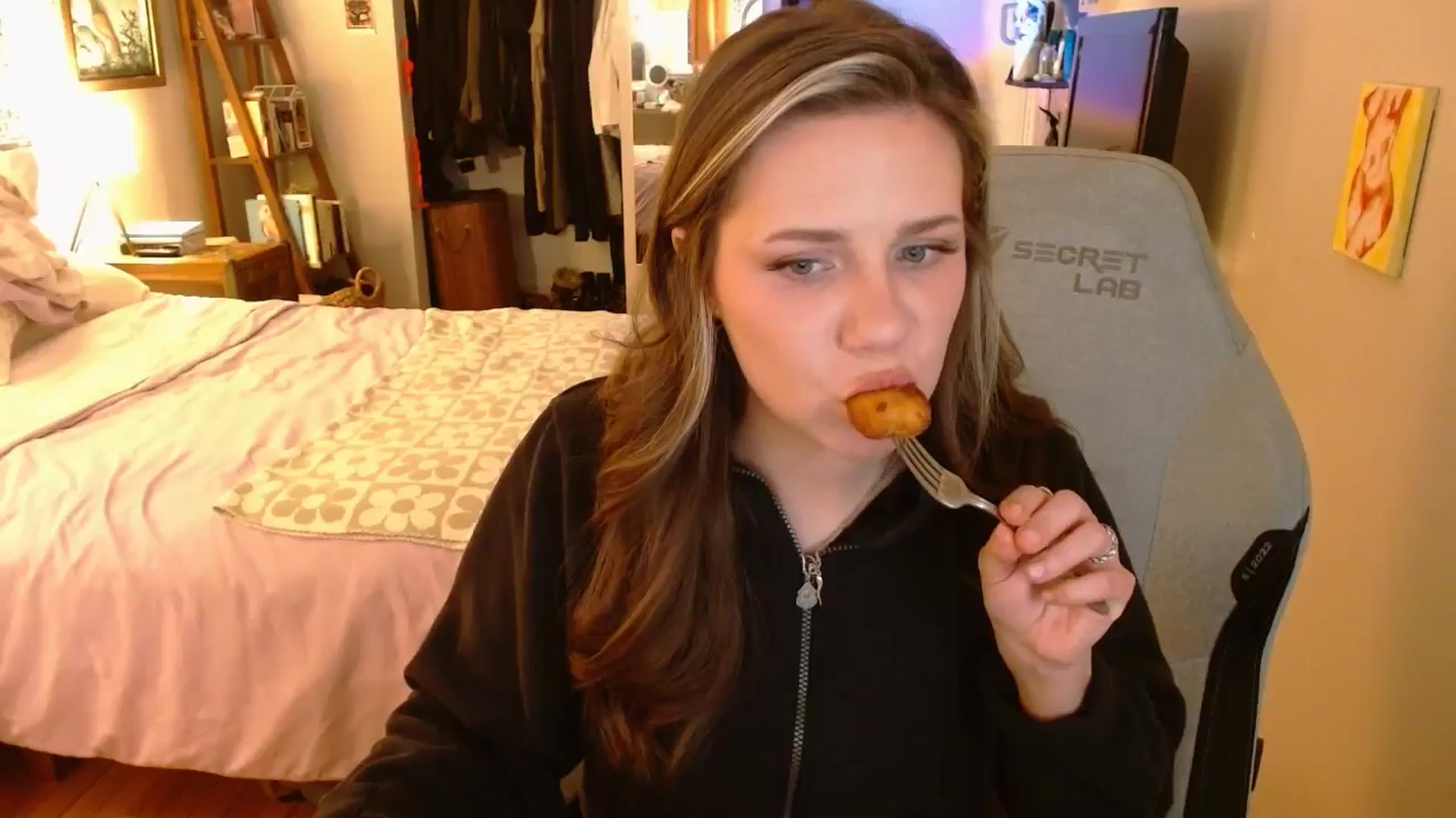 Gallery image thumbnail from Sweetestlilly's myfreecams stream on, 11/18/2025, 24:51 image 2 of 20