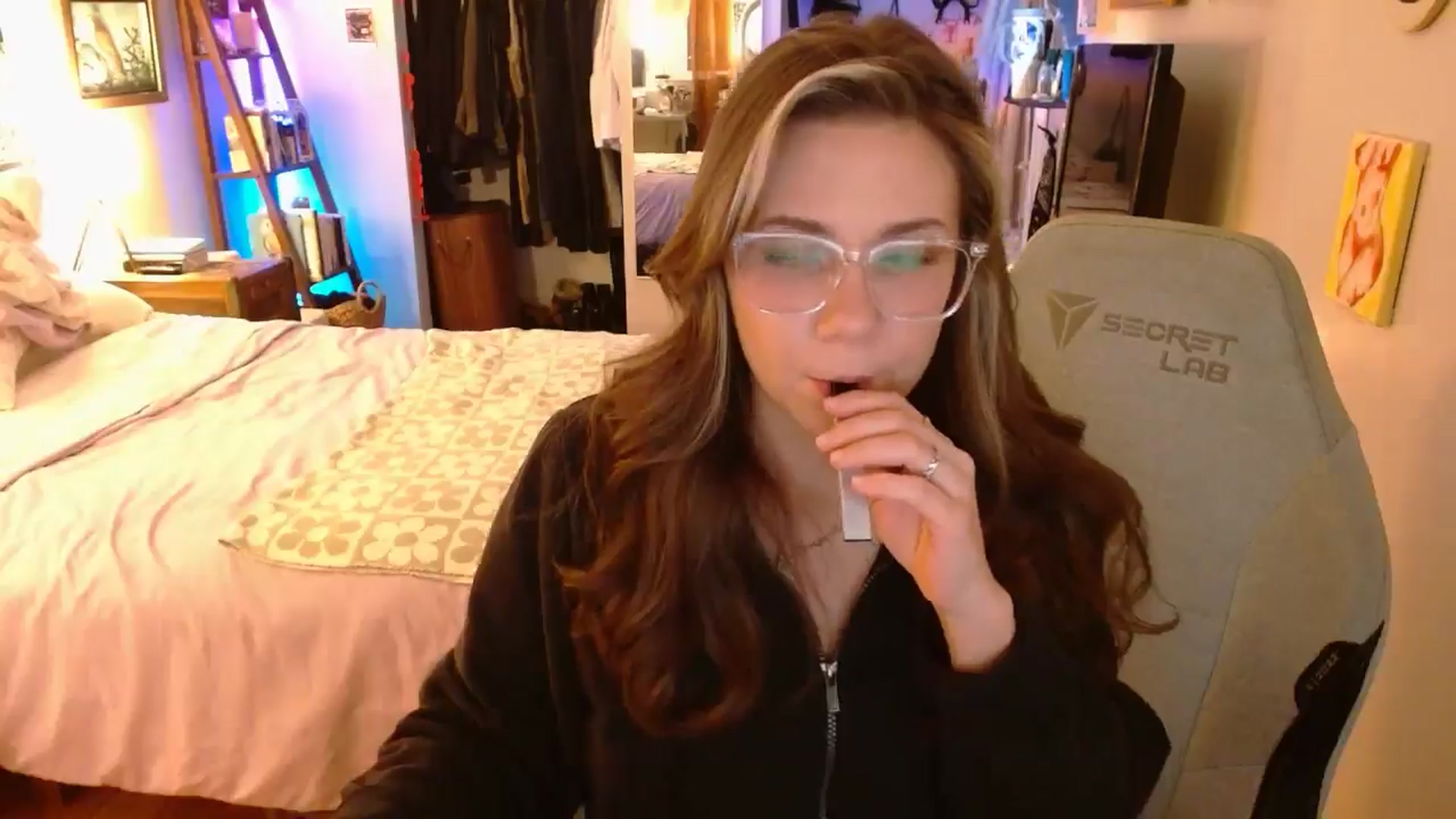 Gallery image thumbnail from Sweetestlilly's myfreecams stream on, 11/18/2025, 24:51 image 16 of 20