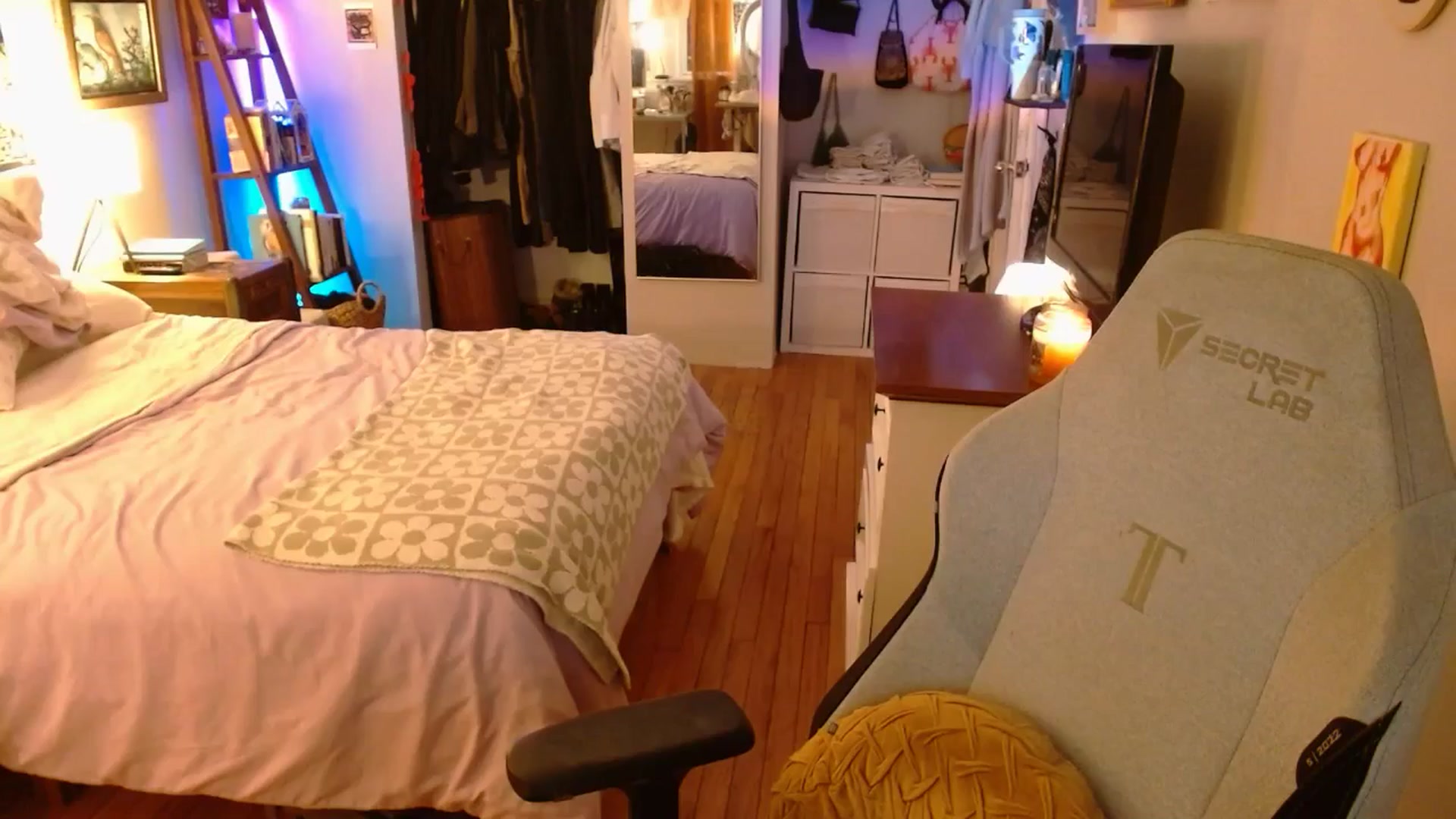 Gallery image thumbnail from Sweetestlilly's myfreecams stream on, 11/18/2025, 24:51 image 19 of 20
