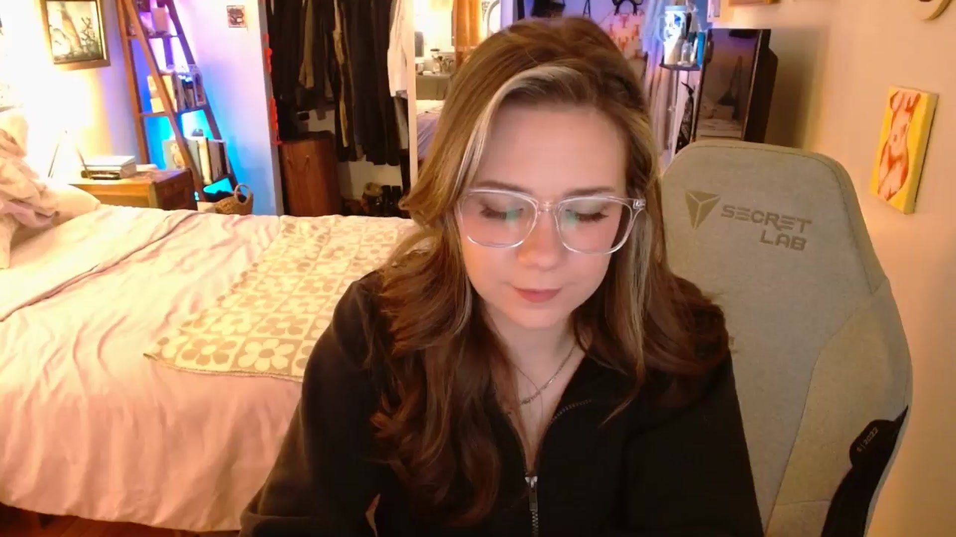 Gallery image thumbnail from Sweetestlilly's myfreecams stream on, 11/18/2025, 24:51 image 15 of 20