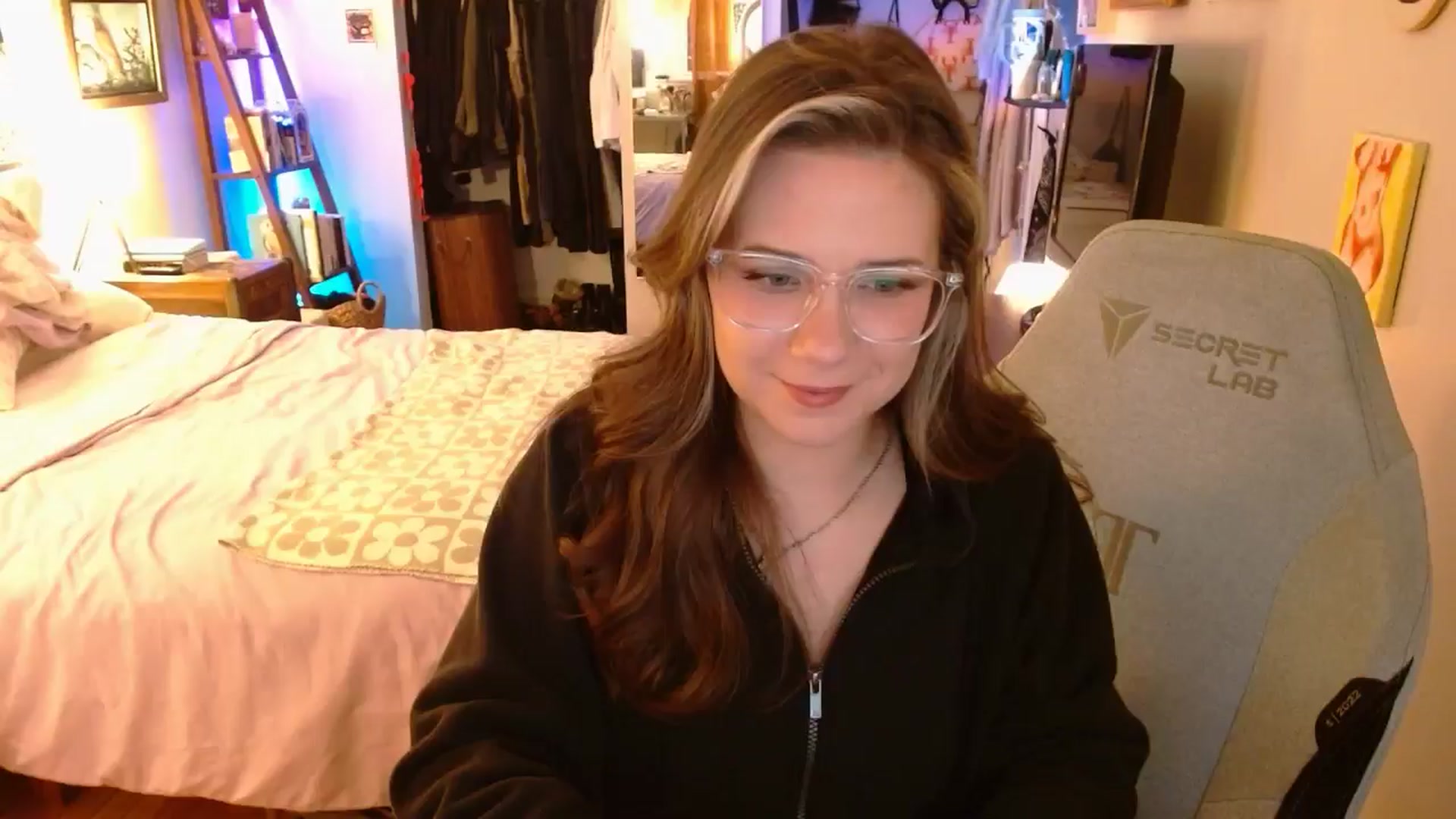 Gallery image thumbnail from Sweetestlilly's myfreecams stream on, 11/18/2025, 24:51 image 13 of 20