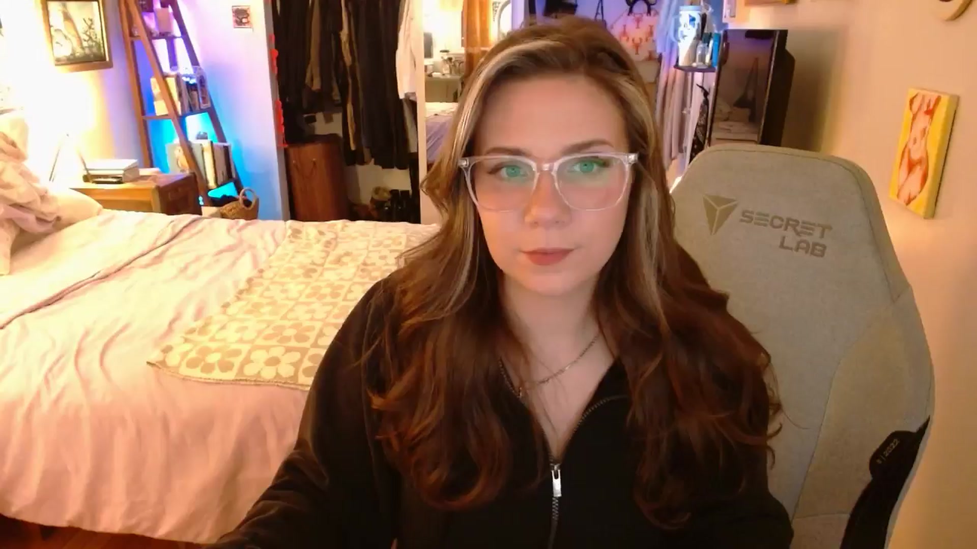 Gallery image thumbnail from Sweetestlilly's myfreecams stream on, 11/18/2025, 24:51 image 17 of 20