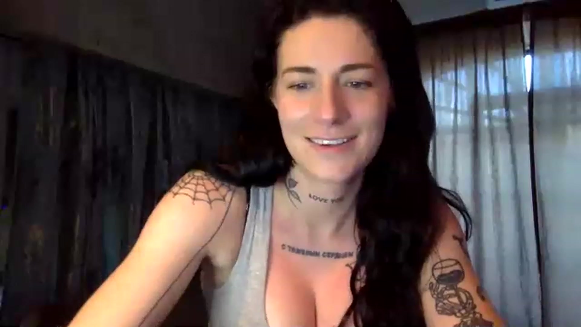 Gallery image thumbnail from Sweetfarmgirl's myfreecams stream on, 01/19/2023, 17:01 image 4 of 20