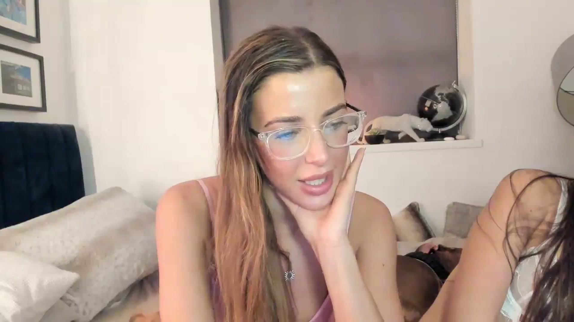 Gallery image thumbnail from SweetnSluttyx's myfreecams stream on, 11/13/2023, 03:20 image 7 of 20