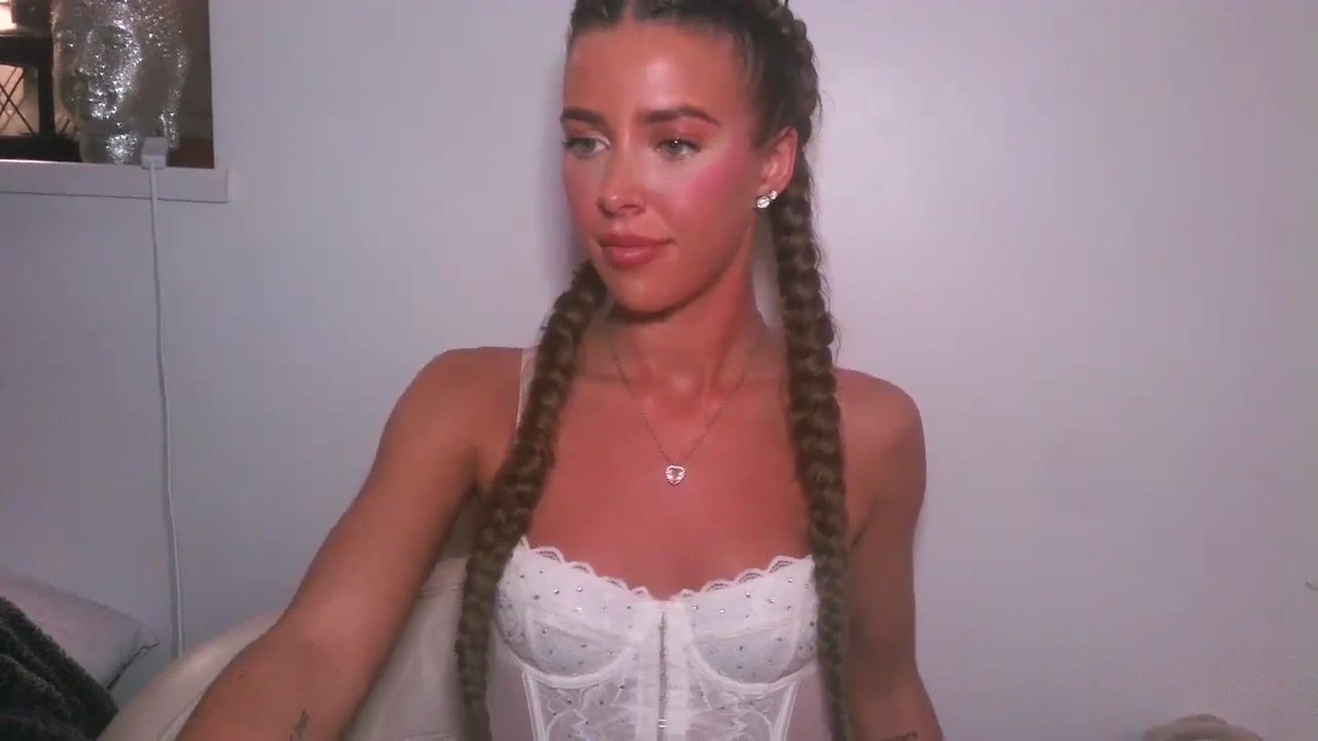 Gallery image thumbnail from SweetnSluttyx's myfreecams stream on, 03/26/2024, 01:19 image 2 of 20