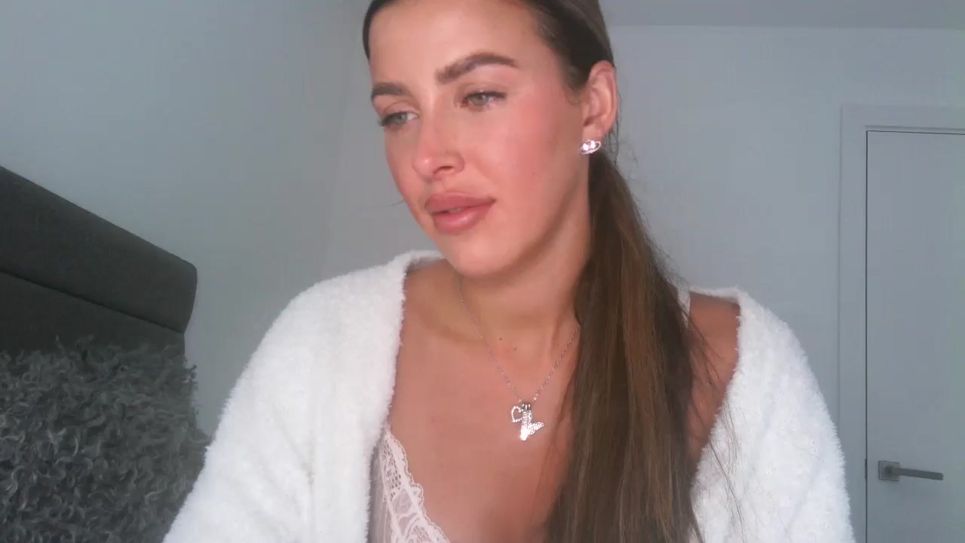 Gallery image thumbnail from SweetnSluttyx's myfreecams stream on, 06/15/2024, 14:18 image 10 of 20