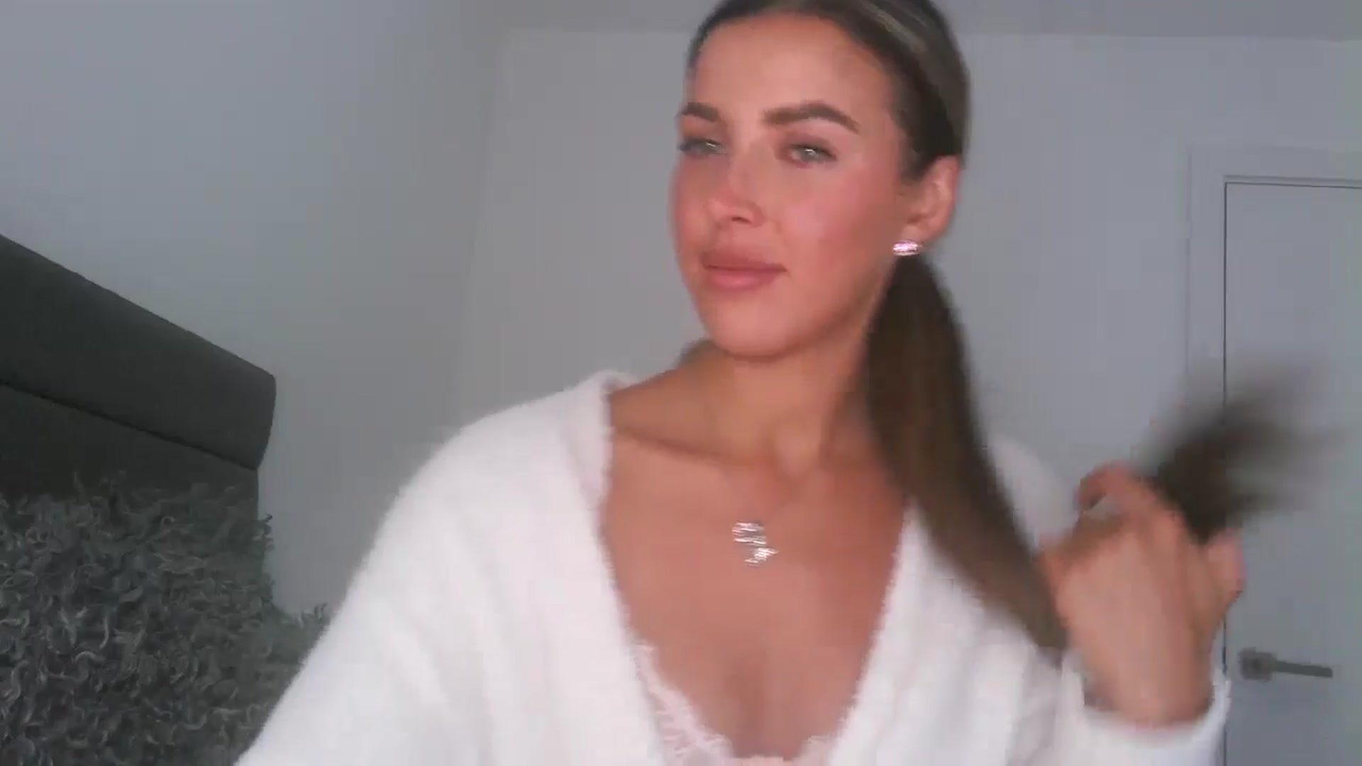 Gallery image thumbnail from SweetnSluttyx's myfreecams stream on, 06/15/2024, 14:18 image 5 of 20