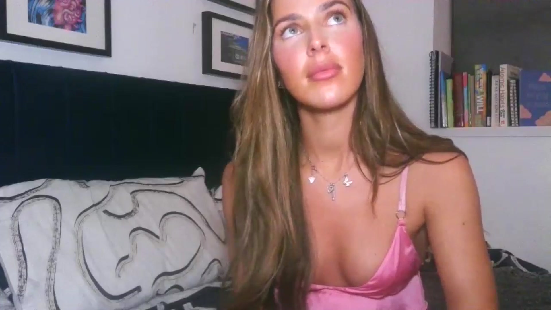 Gallery image thumbnail from SweetnSluttyx's myfreecams stream on, 06/19/2024, 23:08 image 10 of 20