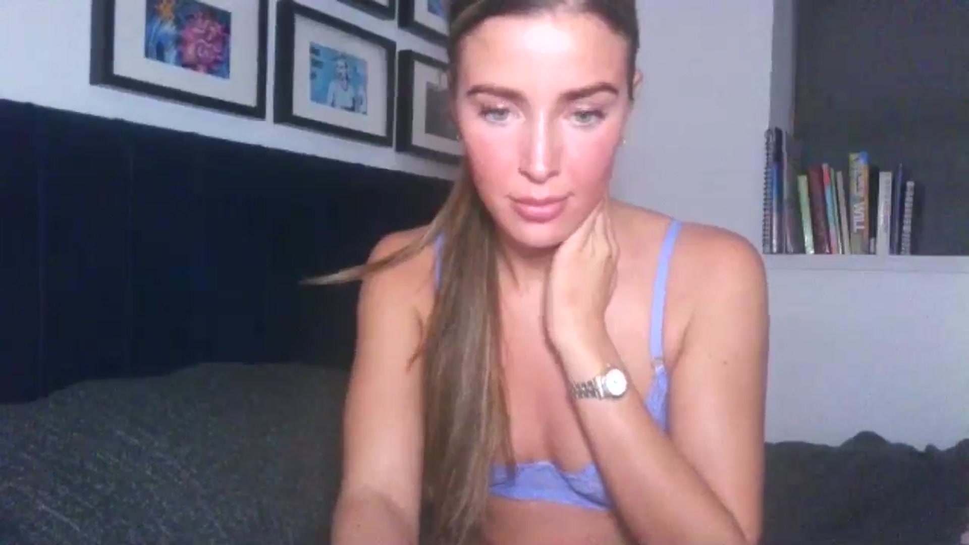 Gallery image thumbnail from SweetnSluttyx's myfreecams stream on, 08/11/2024, 24:32 image 10 of 20