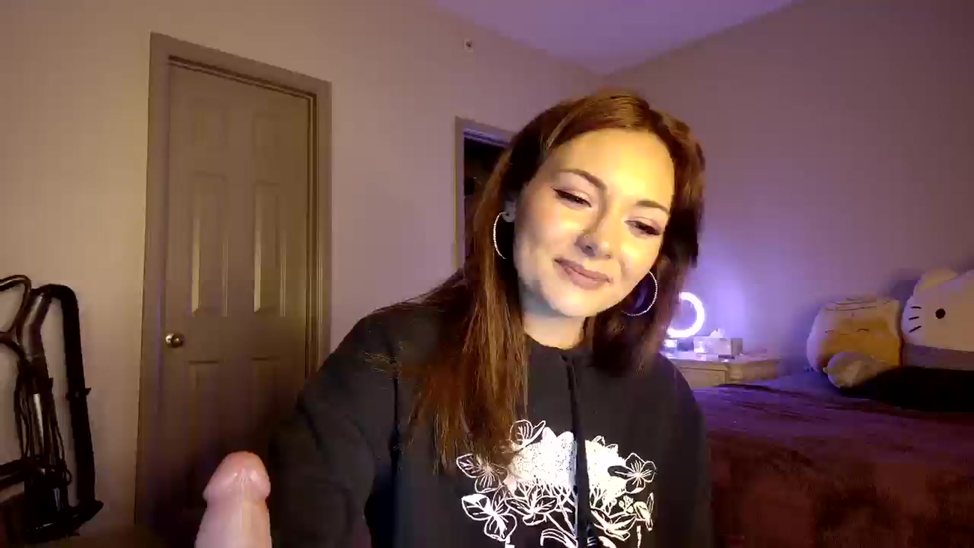 Gallery image thumbnail from Sweetncreamy's myfreecams stream on, 04/18/2025, 08:40 image 10 of 20