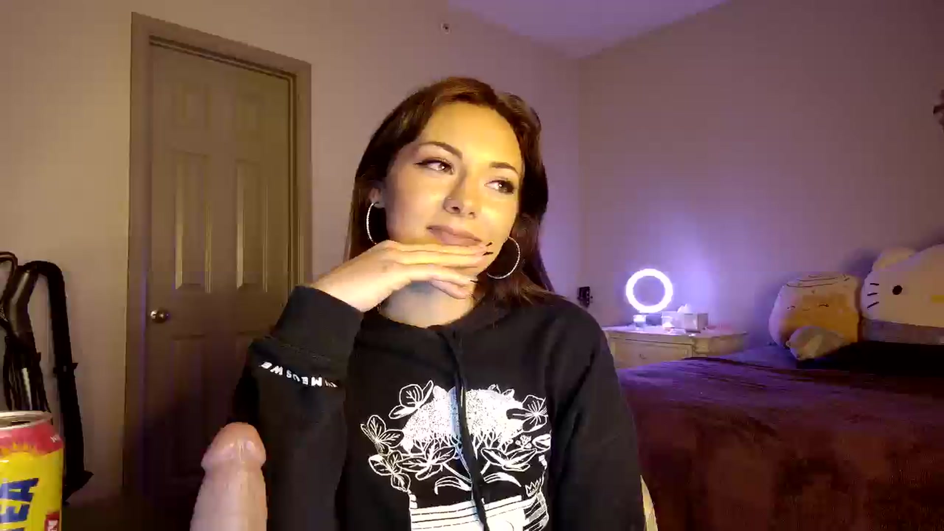 Gallery image thumbnail from Sweetncreamy's myfreecams stream on, 04/18/2025, 08:40 image 12 of 20