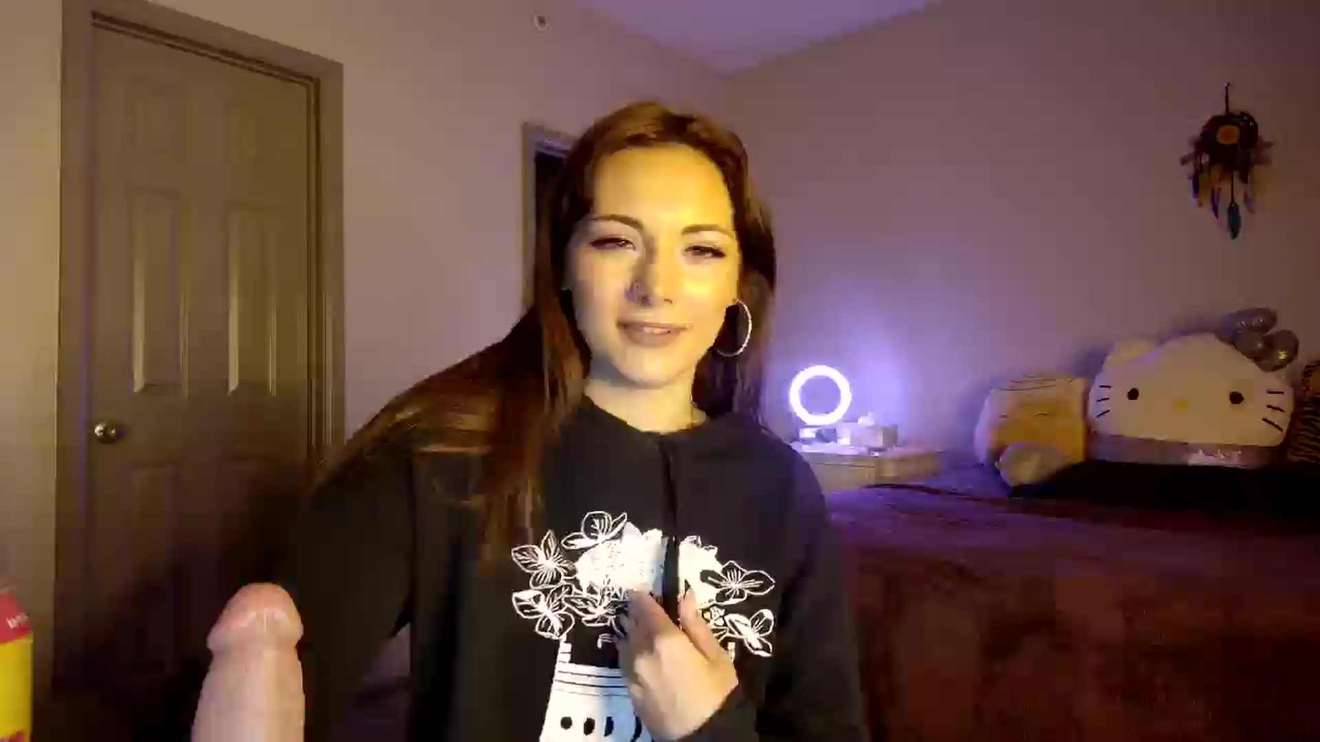 Gallery image thumbnail from Sweetncreamy's myfreecams stream on, 04/18/2025, 08:40 image 13 of 20