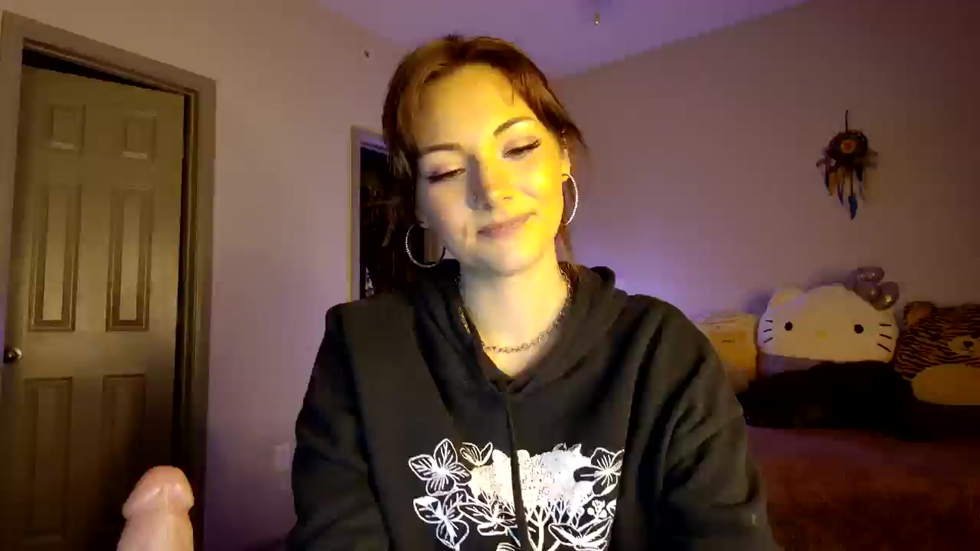 Gallery image thumbnail from Sweetncreamy's myfreecams stream on, 04/18/2025, 08:40 image 17 of 20