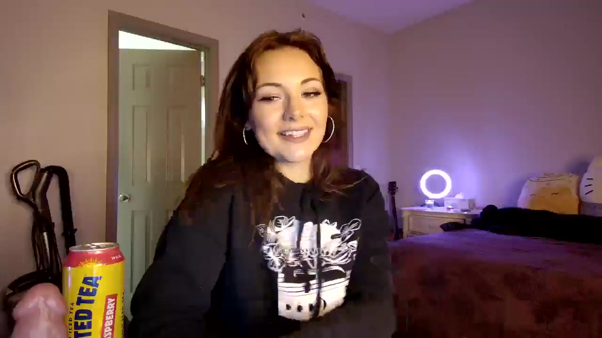 Gallery image thumbnail from Sweetncreamy's myfreecams stream on, 04/18/2025, 08:40 image 4 of 20