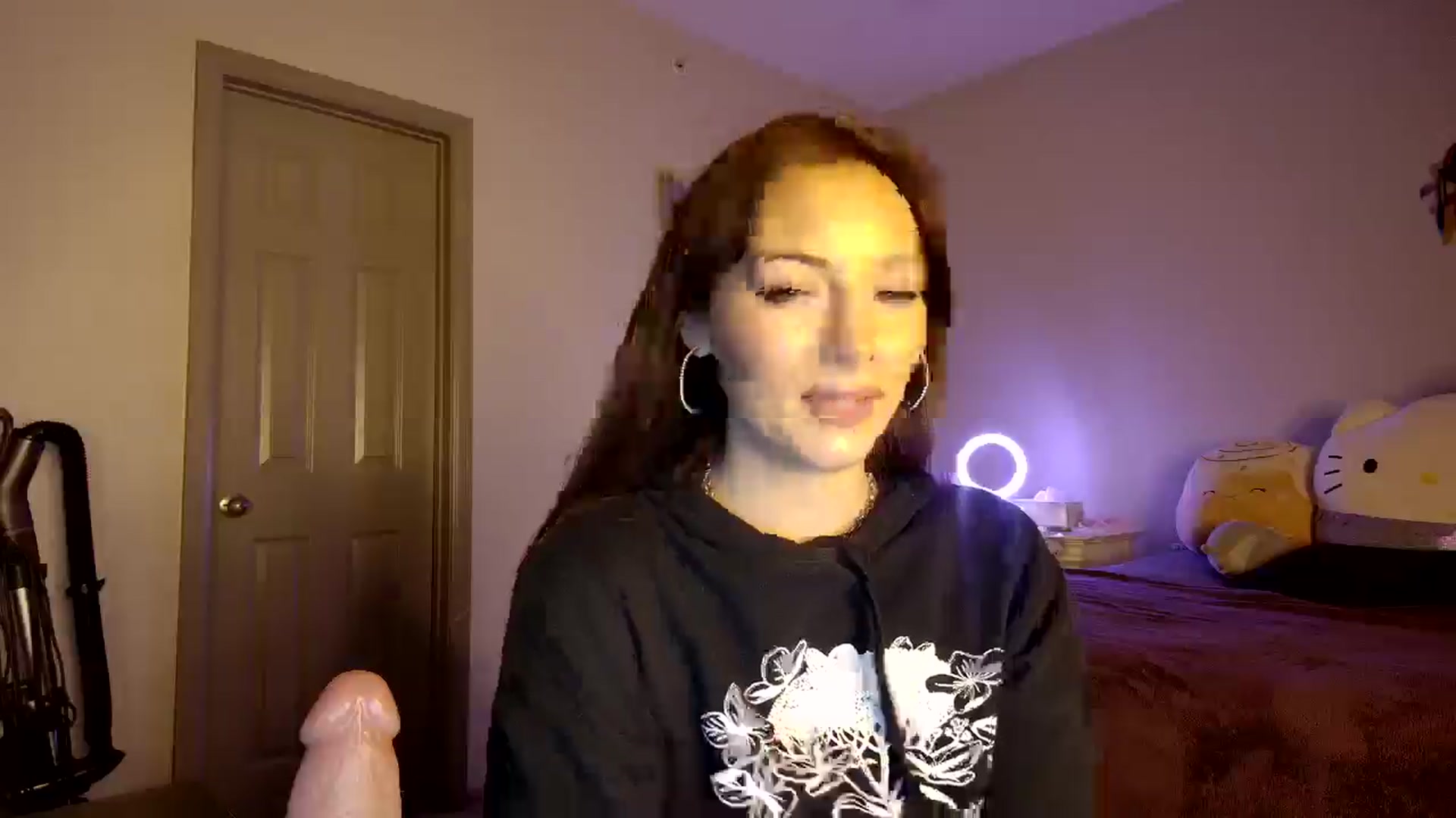 Gallery image thumbnail from Sweetncreamy's myfreecams stream on, 04/18/2025, 08:40 image 11 of 20