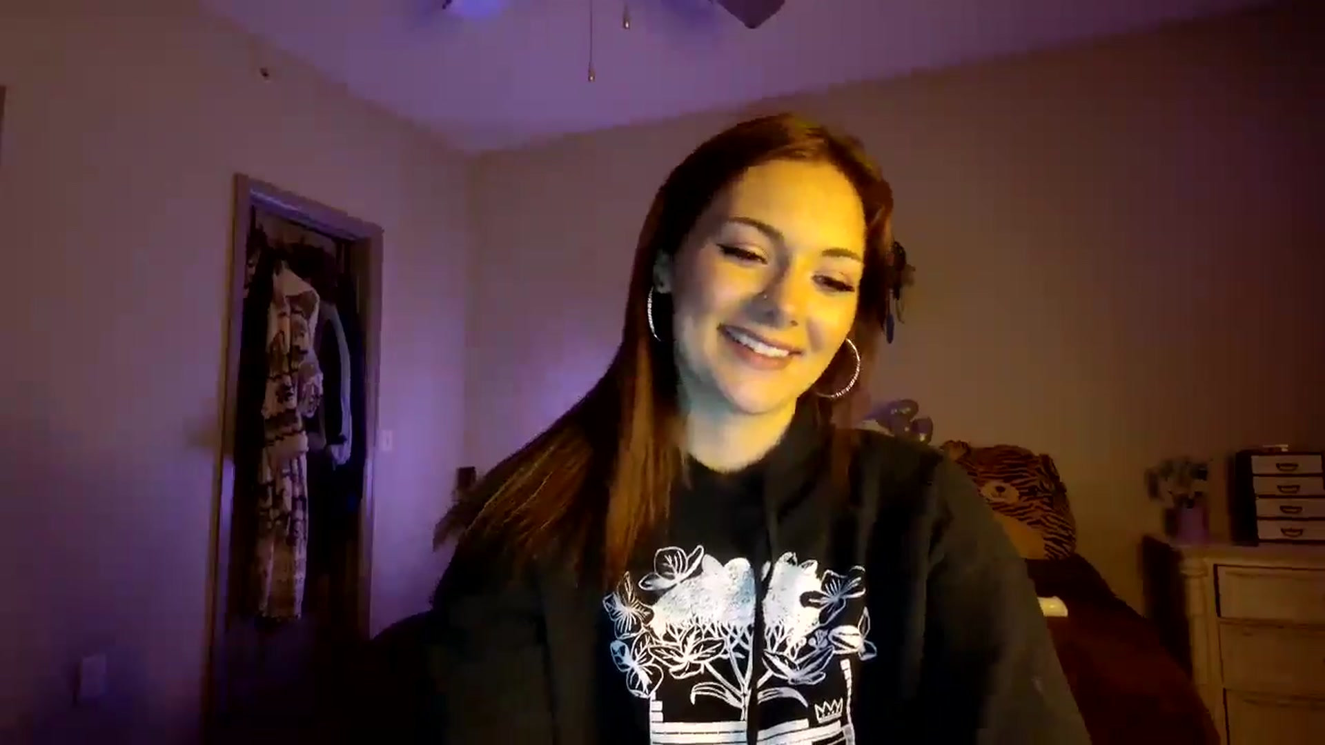Gallery image thumbnail from Sweetncreamy's myfreecams stream on, 04/18/2025, 09:52 image 15 of 20
